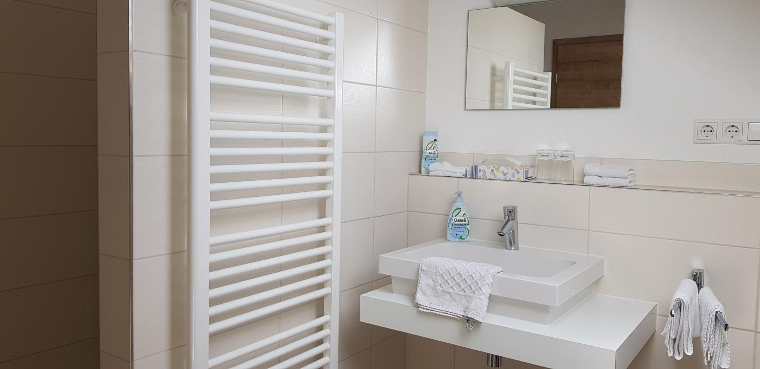Double Room with Private Bathroom - Photo 5