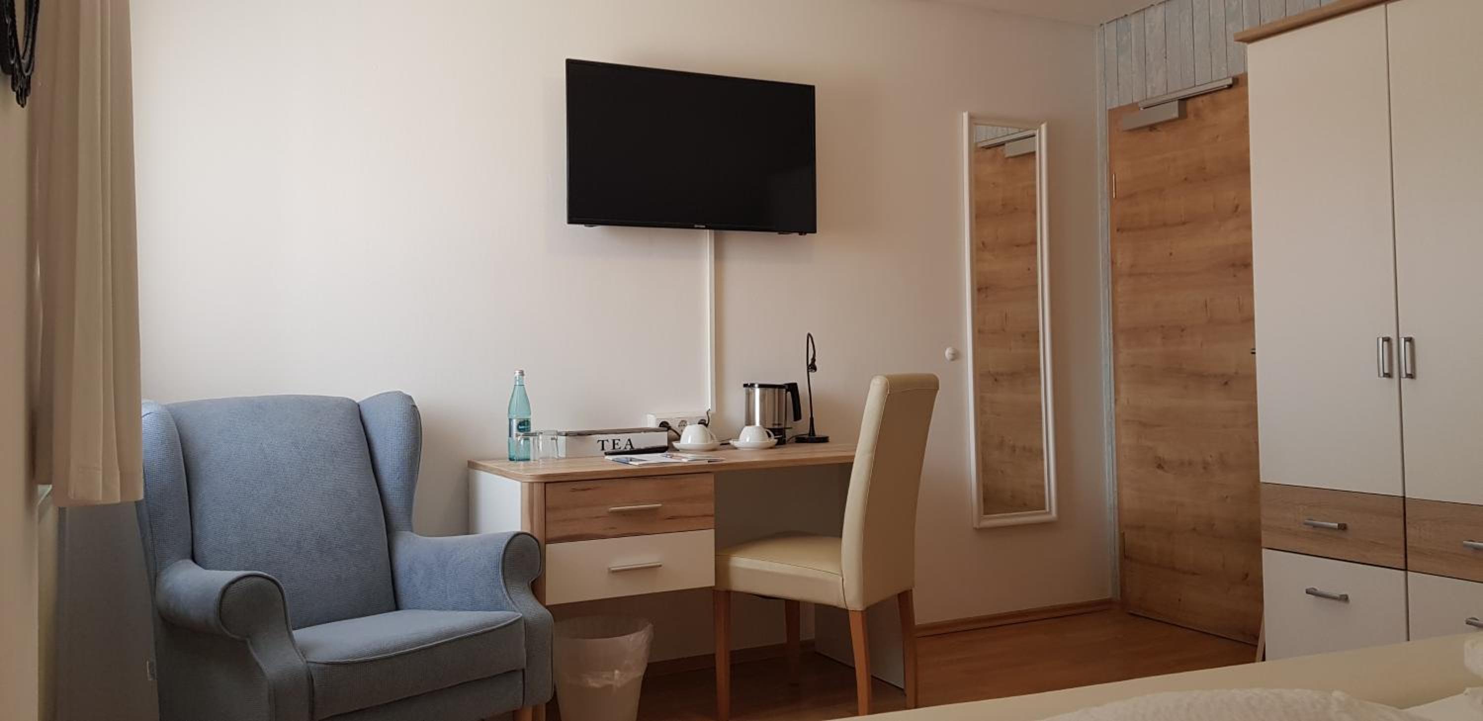 Double Room with Private Bathroom - Photo 7