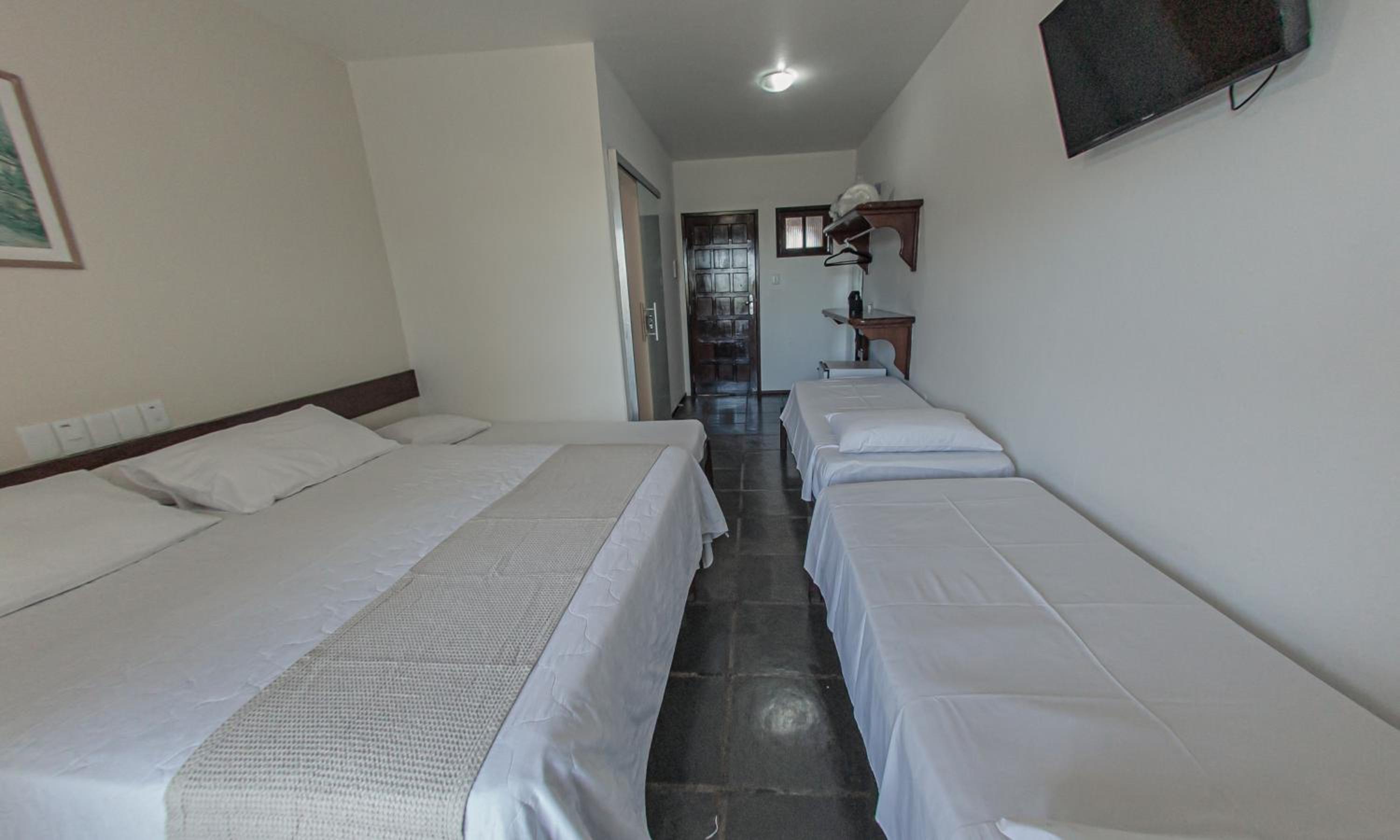 Standard Quadruple Room - Photo 8