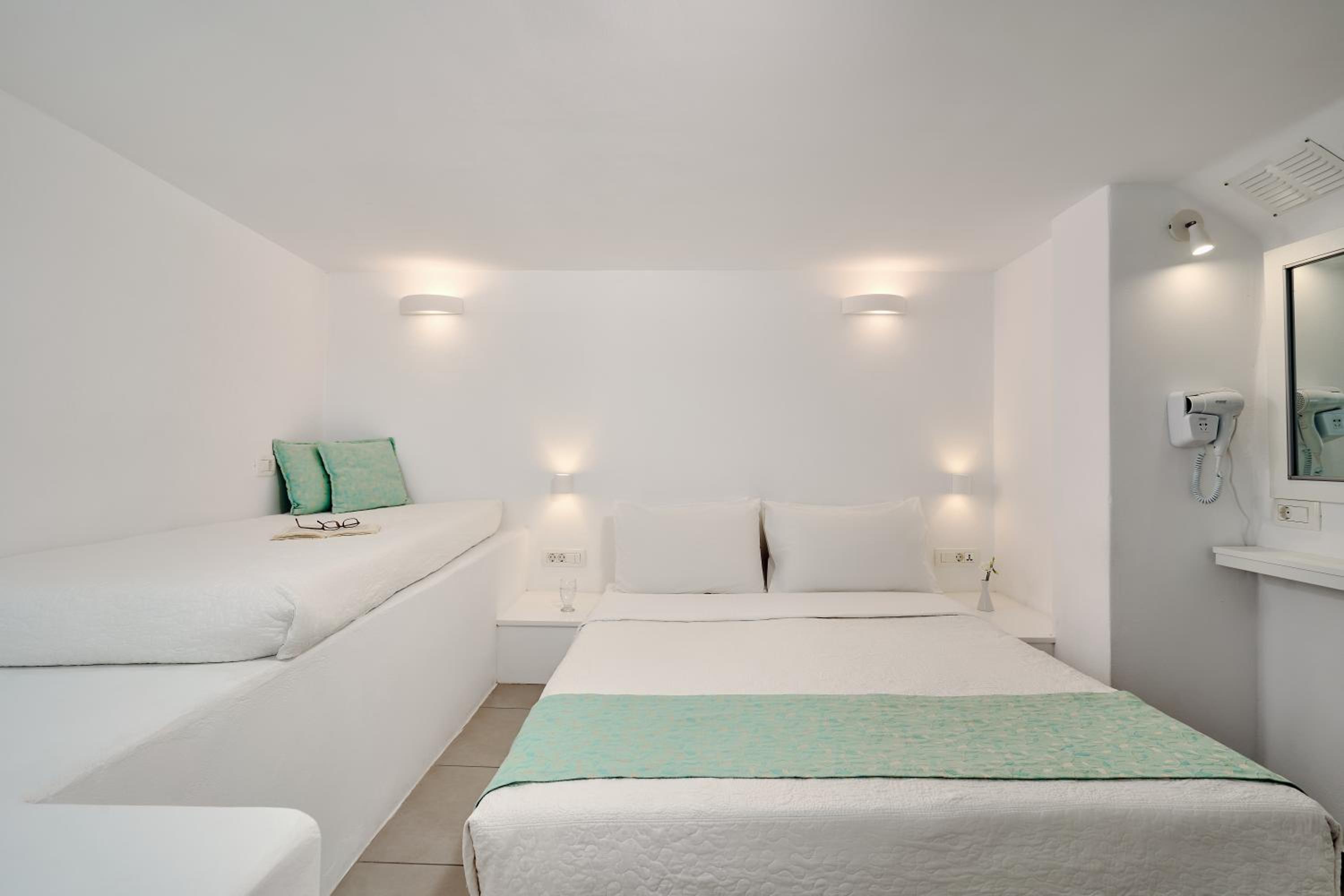 Deluxe Apartment with Indoor & Outdoor Hot Tub and Caldera View