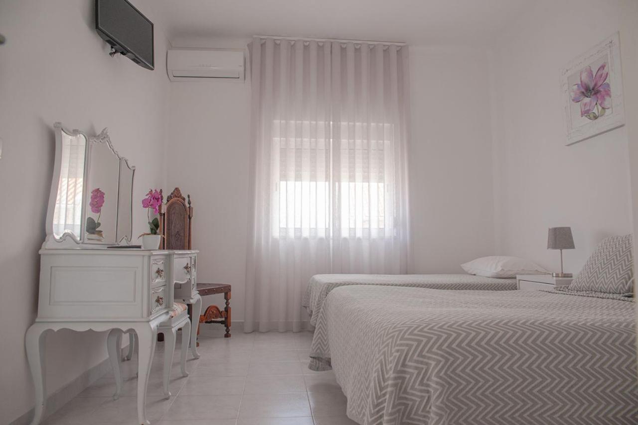 Double Room with Private Bathroom - Photo 14