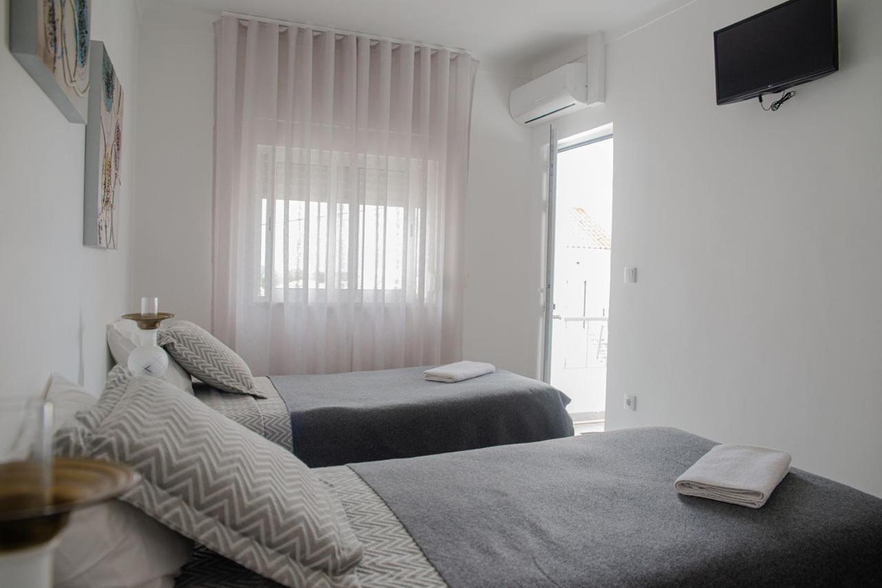 Twin Room with Private Bathroom - Photo 2
