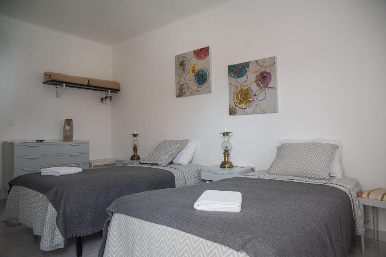 Twin Room with Private Bathroom - Photo 11