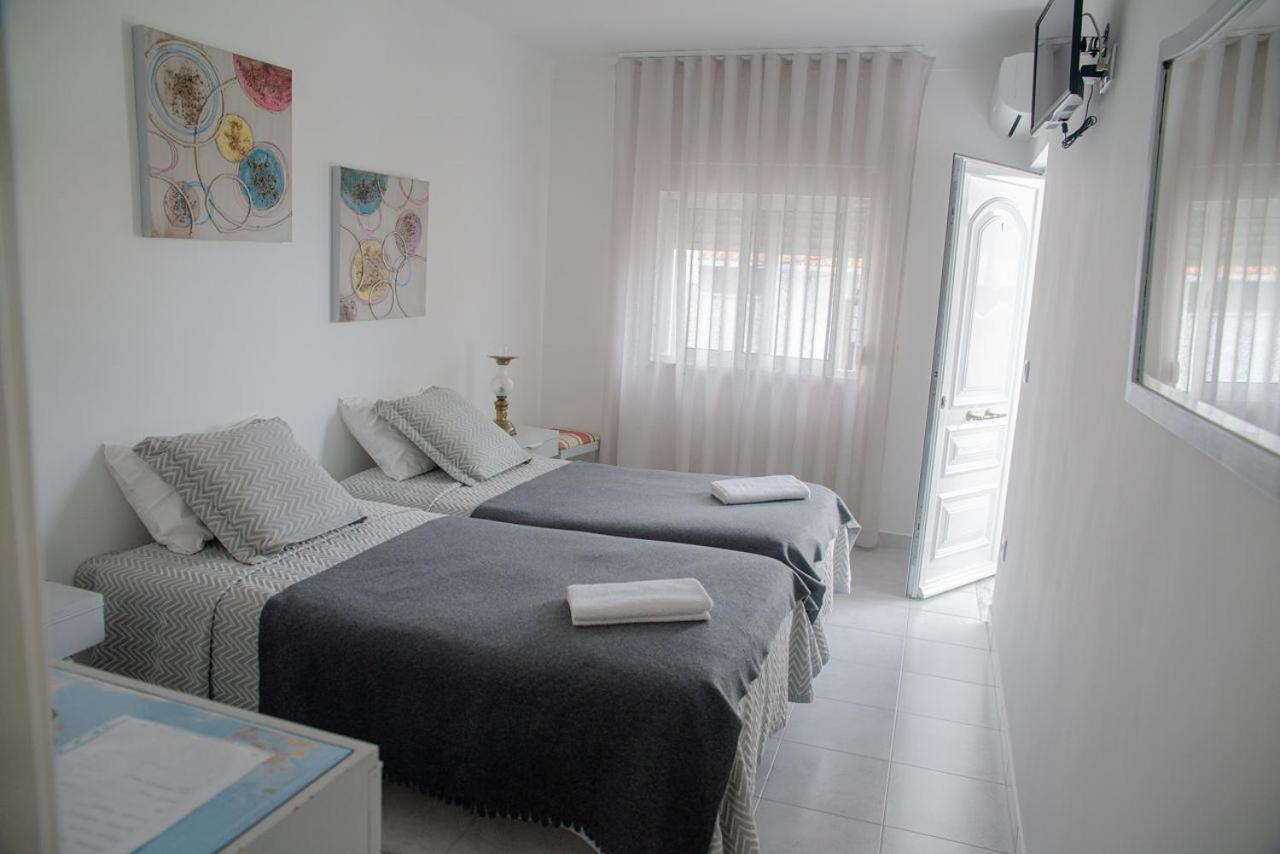 Twin Room with Private Bathroom - Photo 6