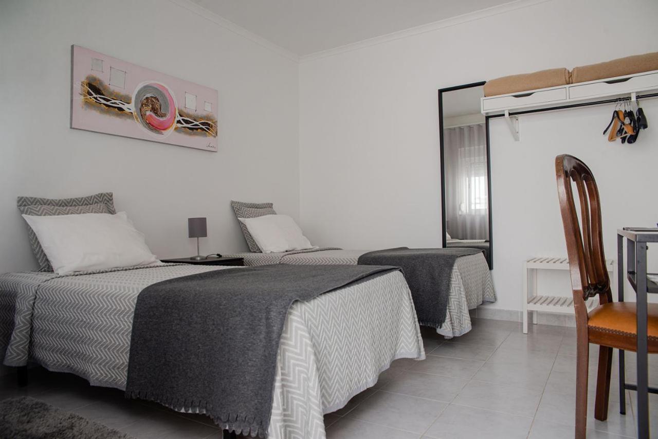 Twin Room with Private Bathroom - Photo 7