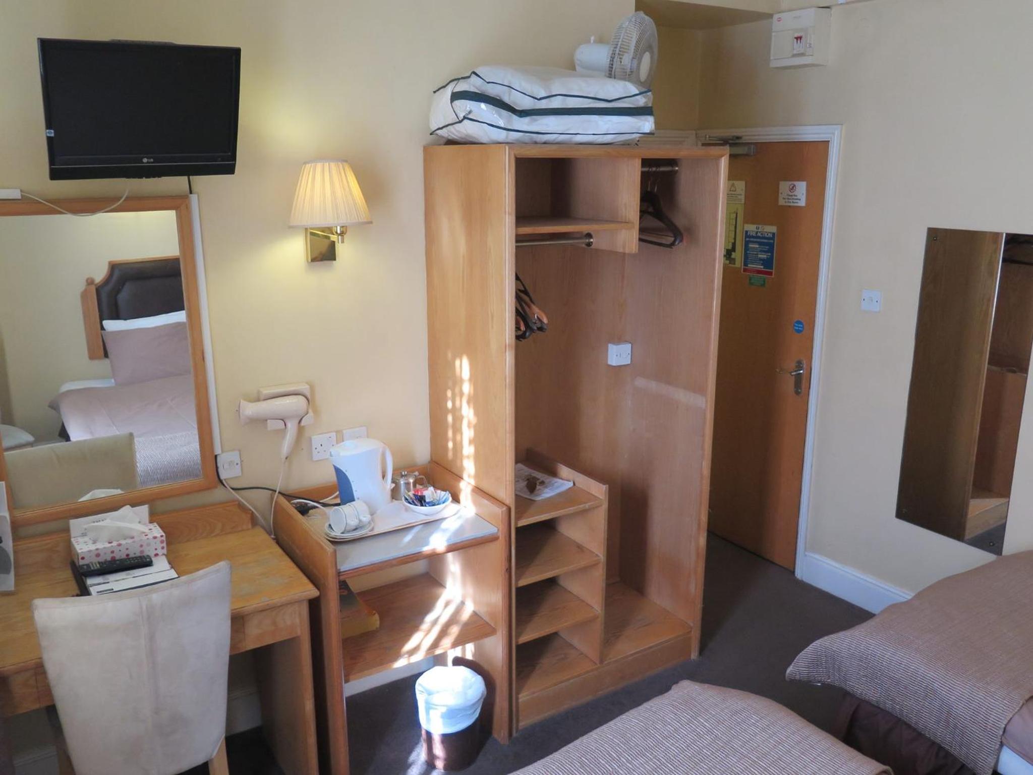 Standard Twin Room - Photo 2