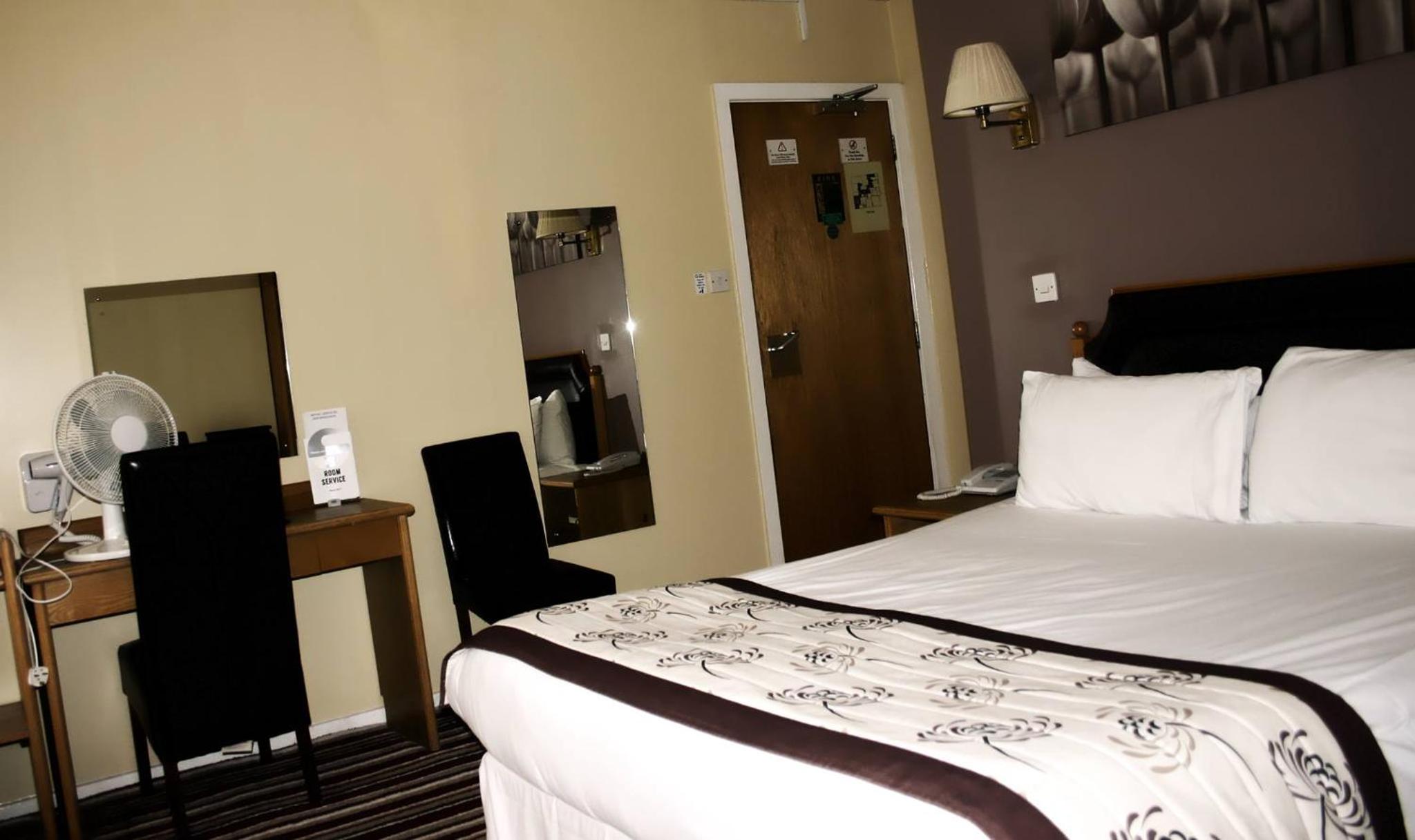 Standard Double Room - Photo 8