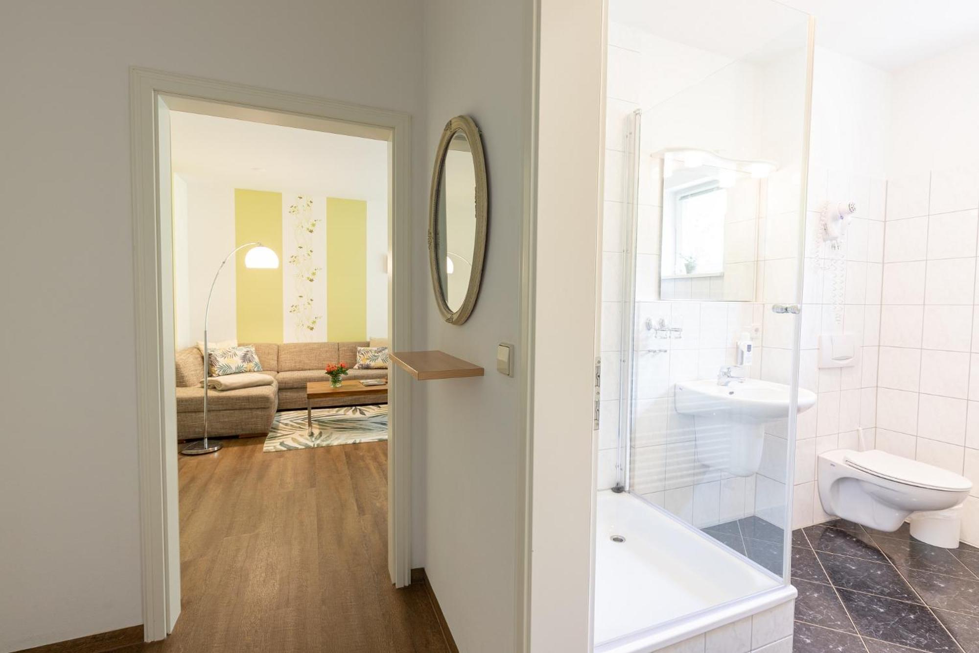 Apartment with Terrace - Photo 4