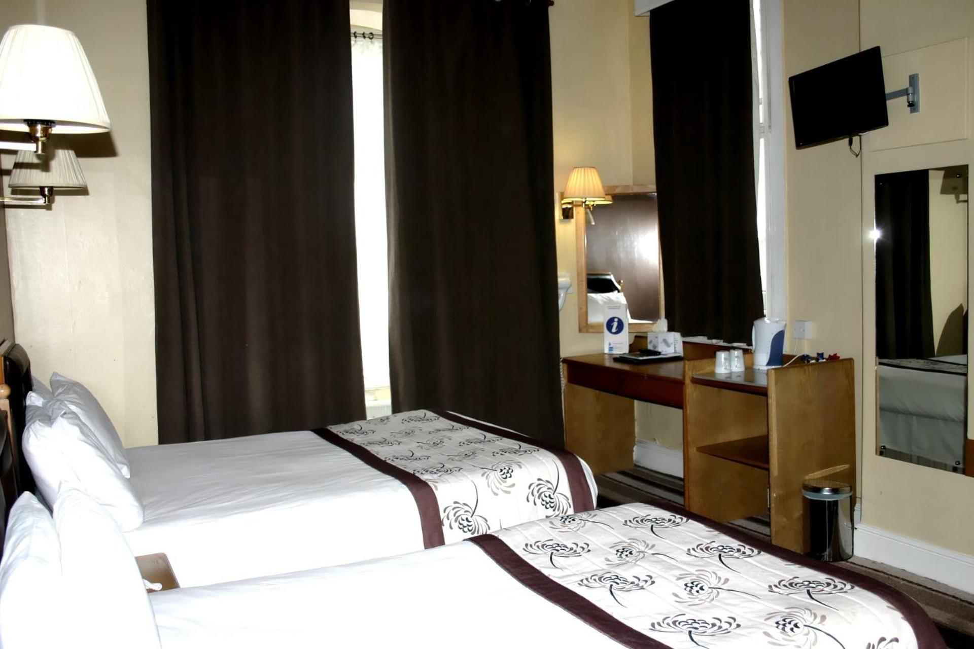 Standard Twin Room - Photo 10