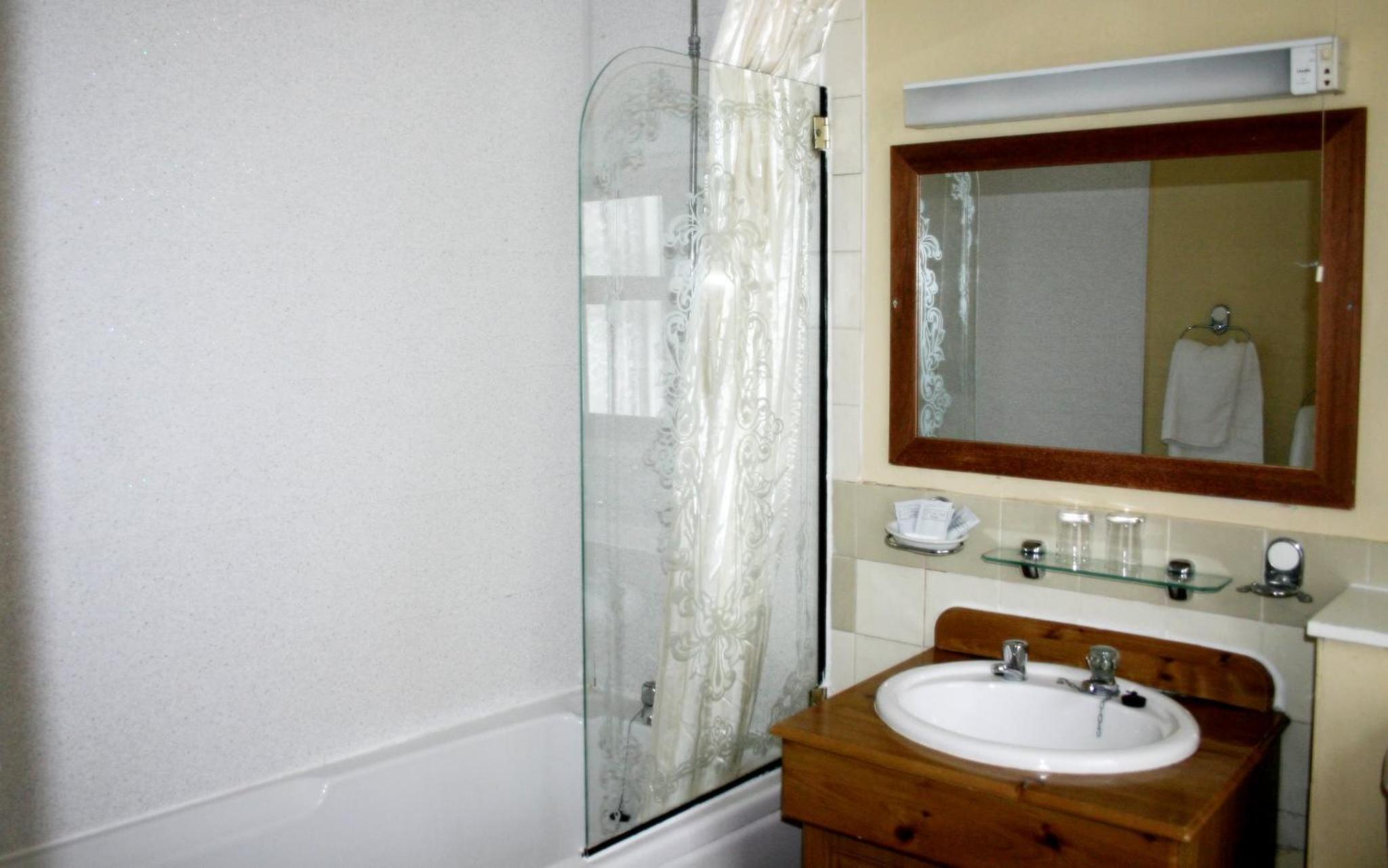 Standard Double Room - Photo 9
