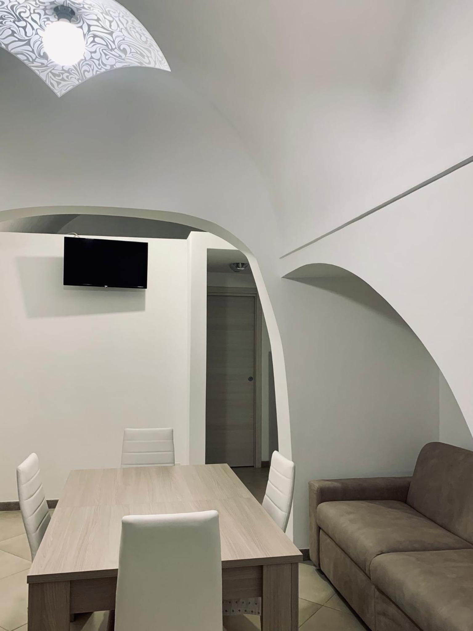 One-Bedroom Apartment - Photo 7