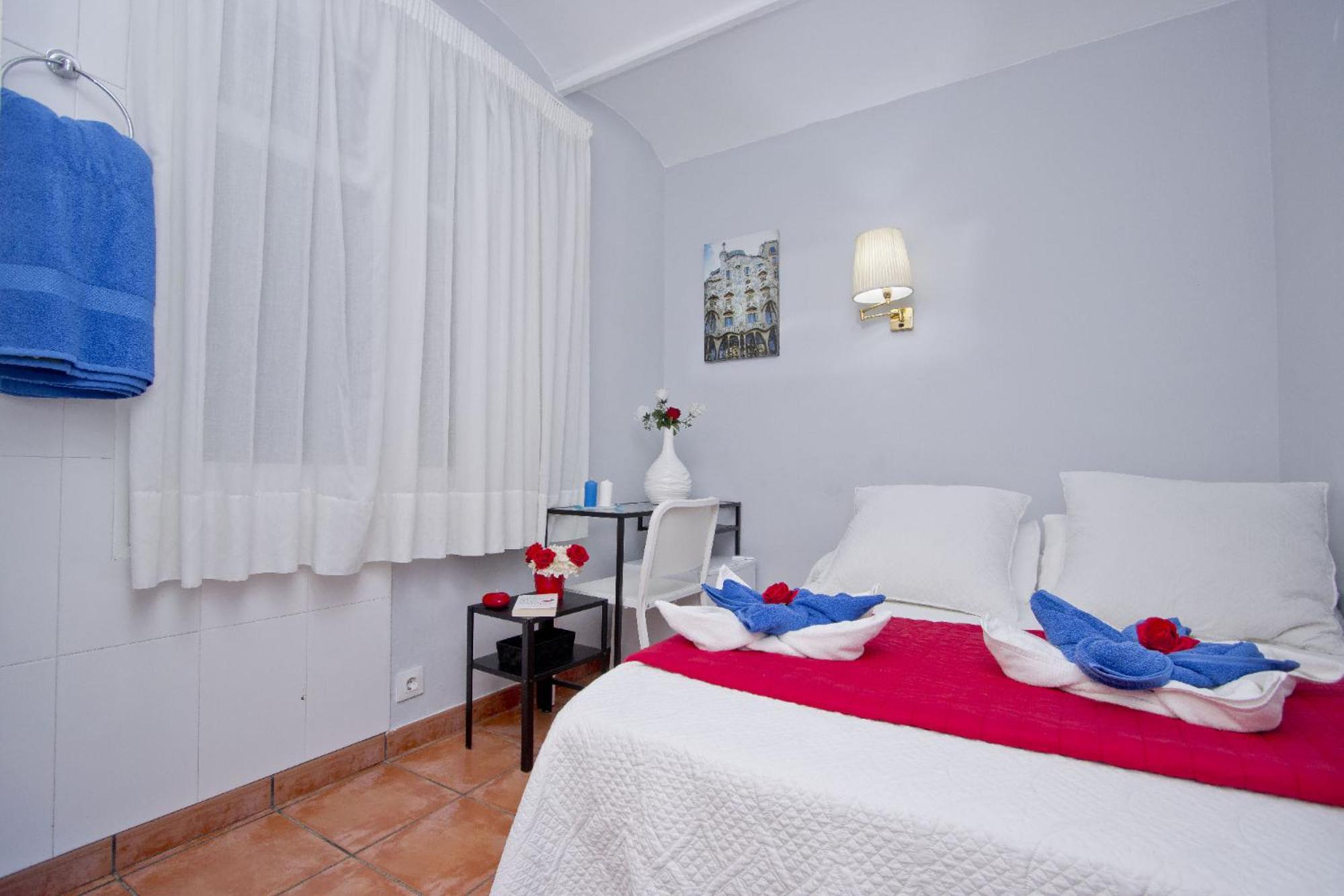 Habitación individual con baño privado externo.
