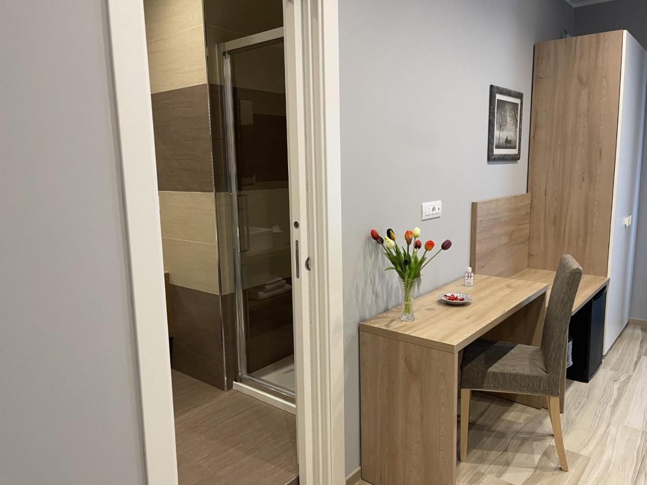 Triple Room with Private Bathroom - Photo 7