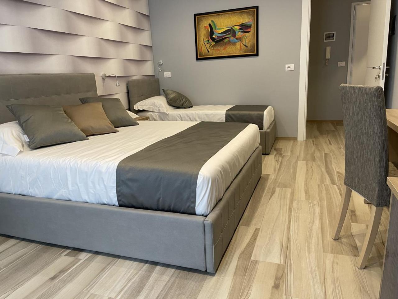 Triple Room with Private Bathroom - Photo 8