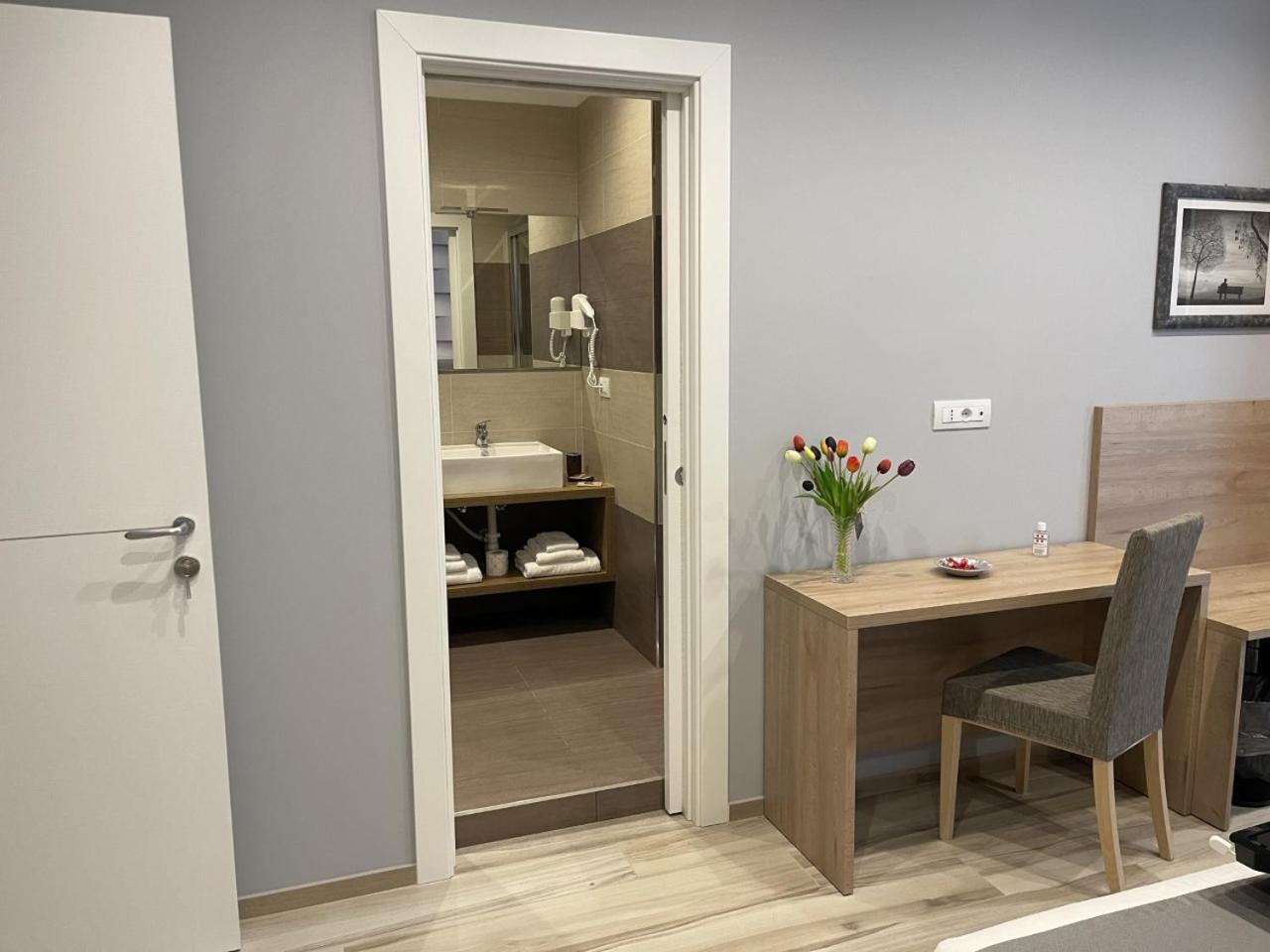 Triple Room with Private Bathroom - Photo 4