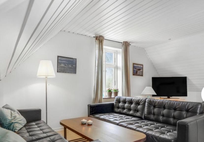 Three-Bedroom House photo 3