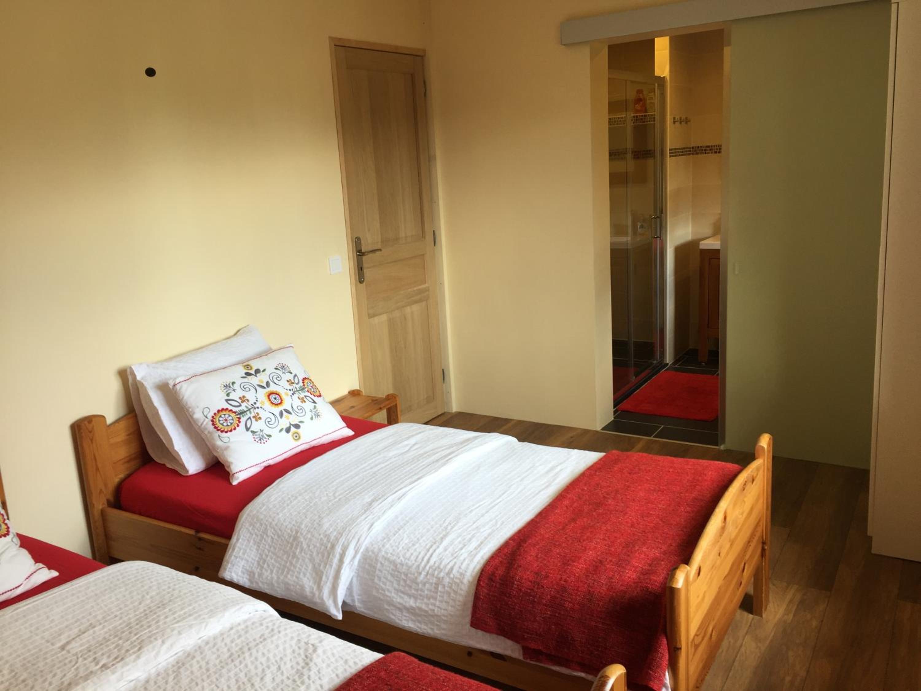 Twin Room with Private Bathroom photo 2
