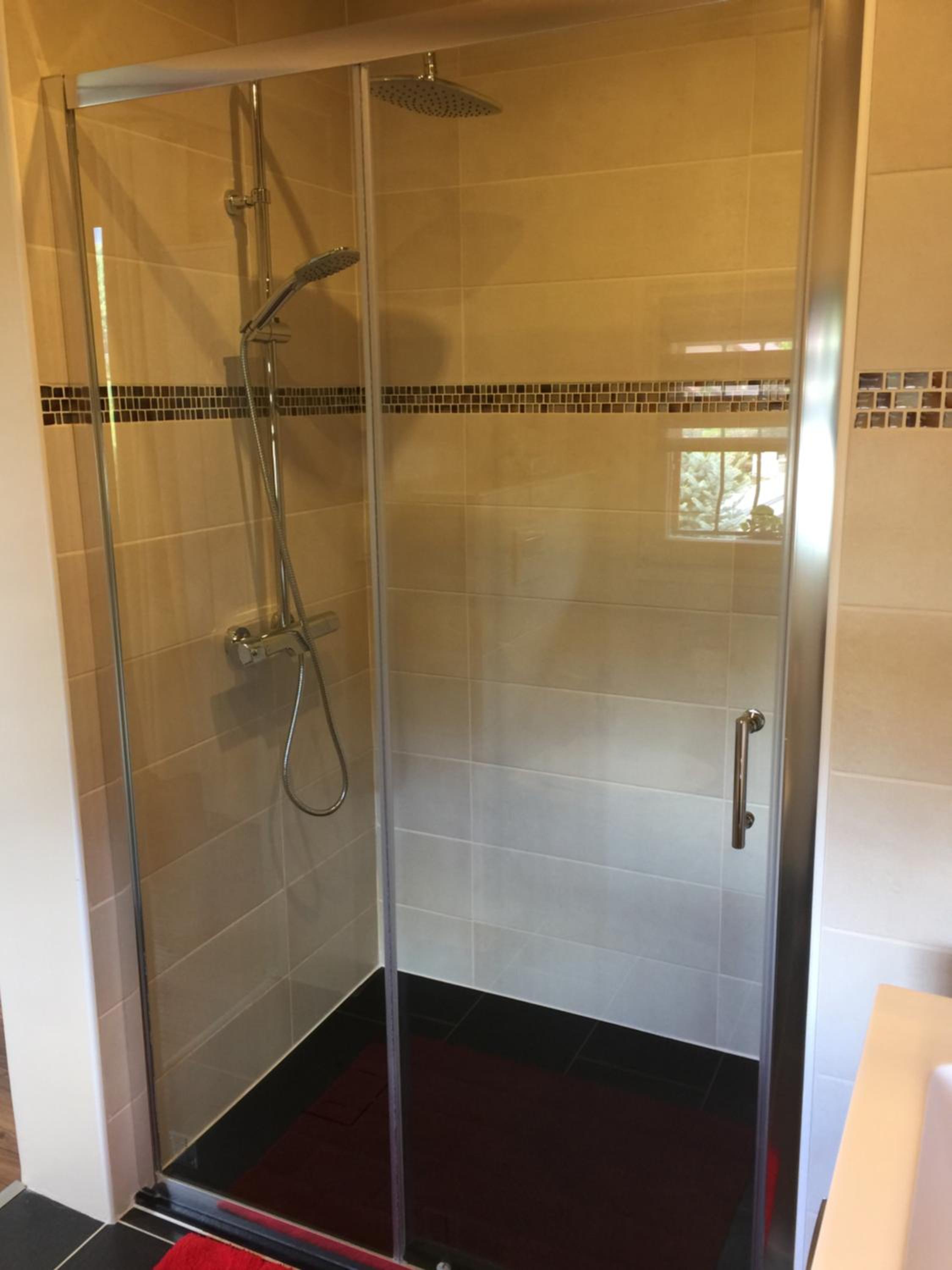 Twin Room with Private Bathroom photo 3