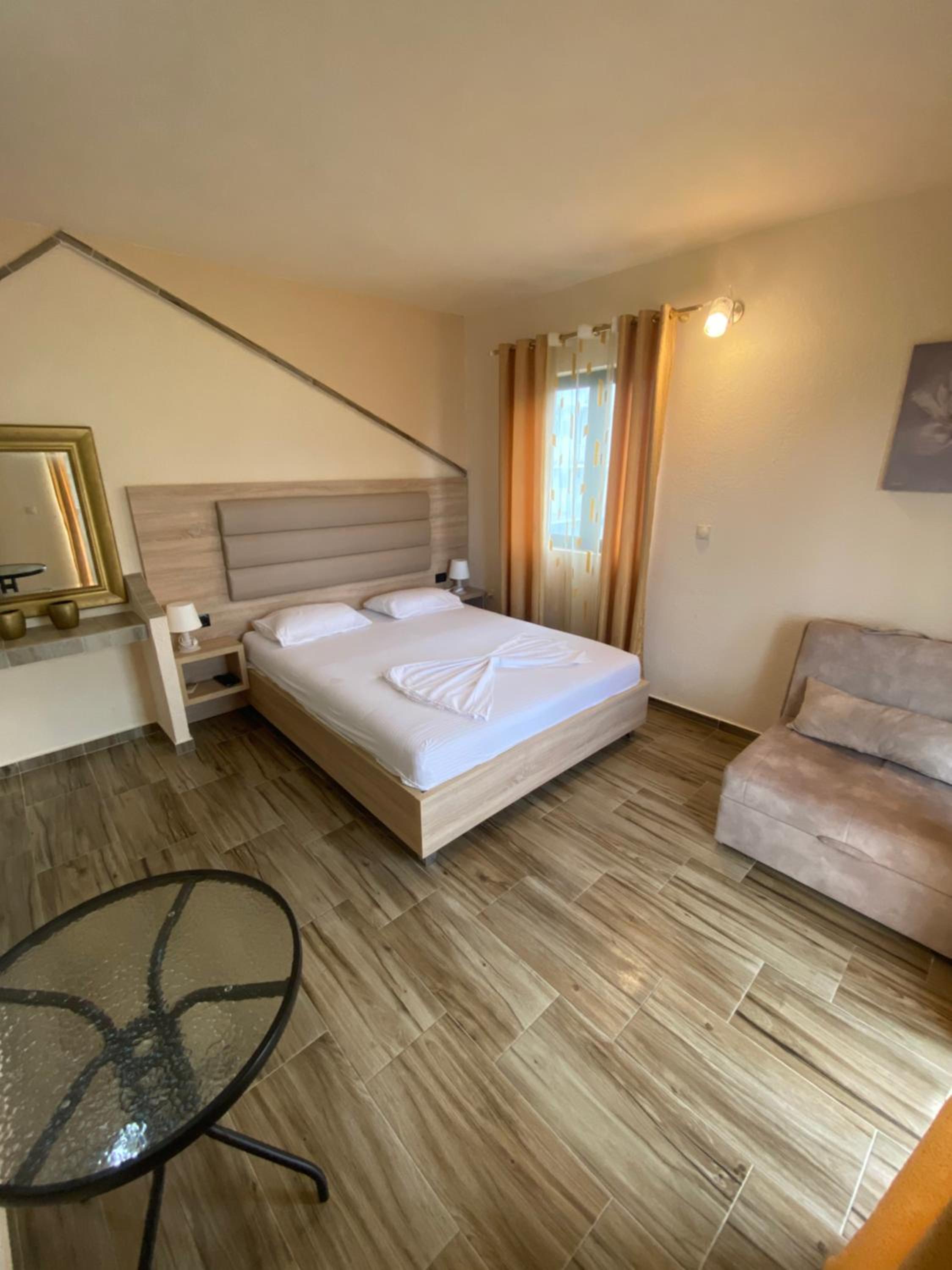 Triple Room with Balcony - Photo 11