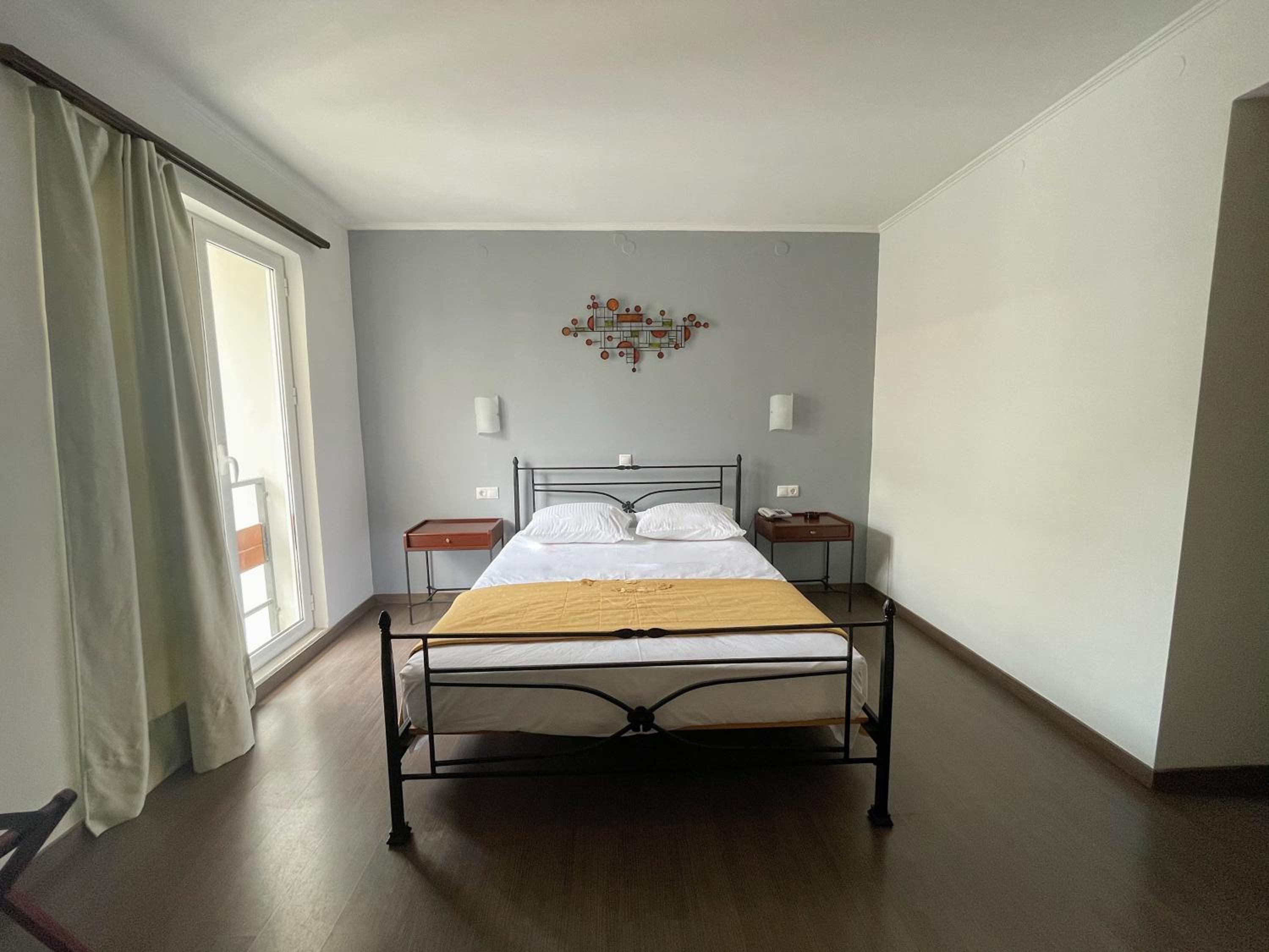 Double or Twin Room - Photo 4