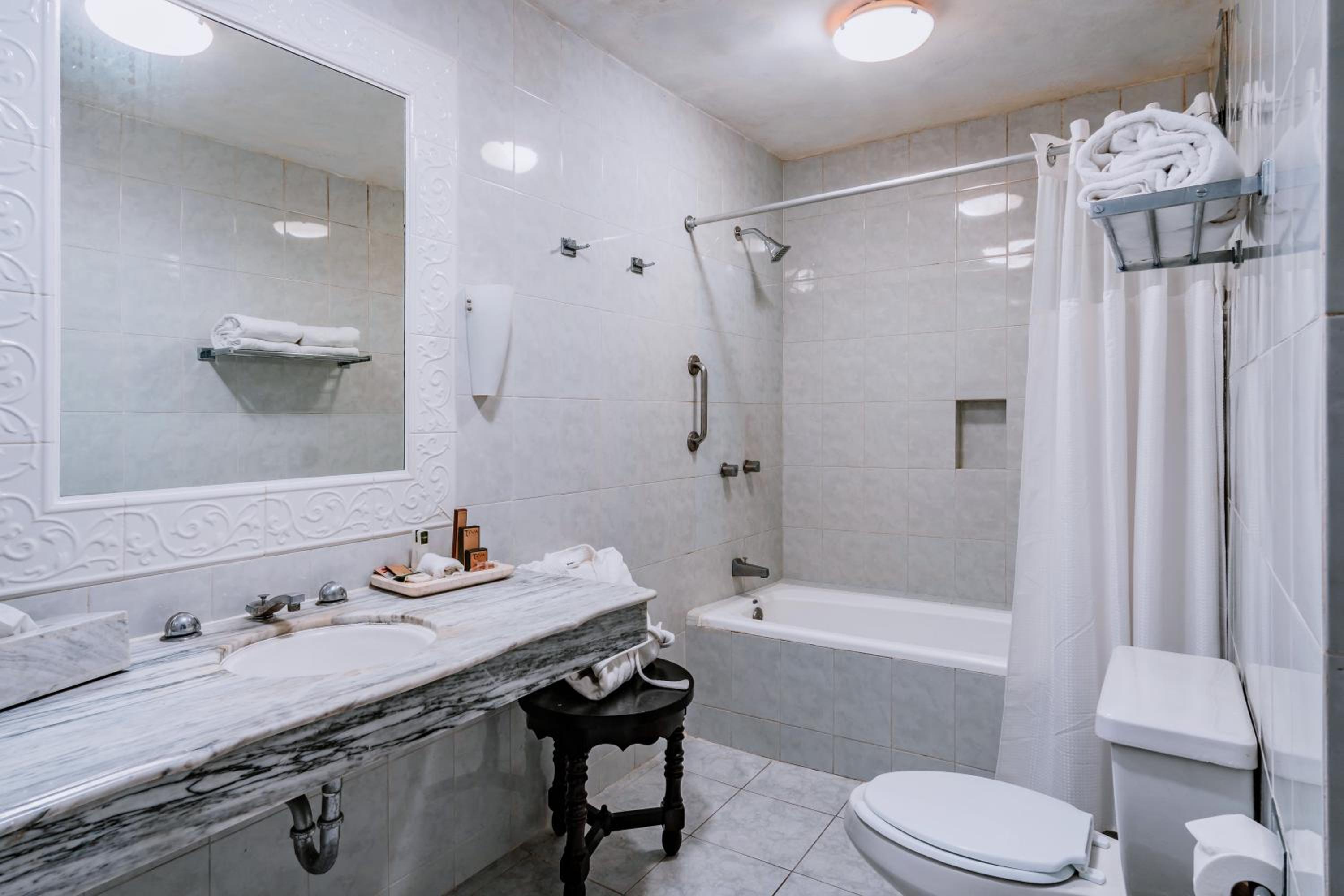Deluxe King Room photo 2