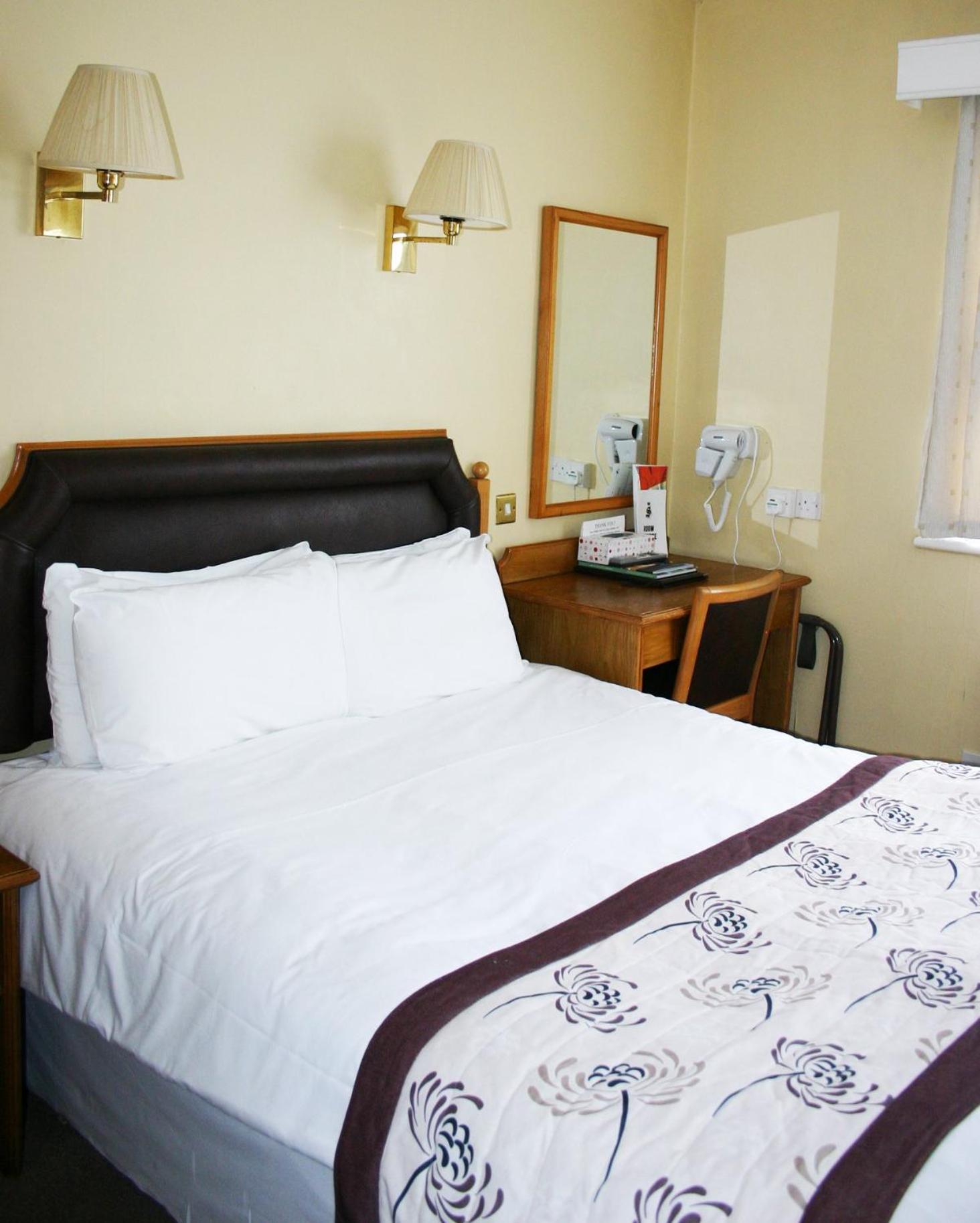 Standard Double Room - Photo 15