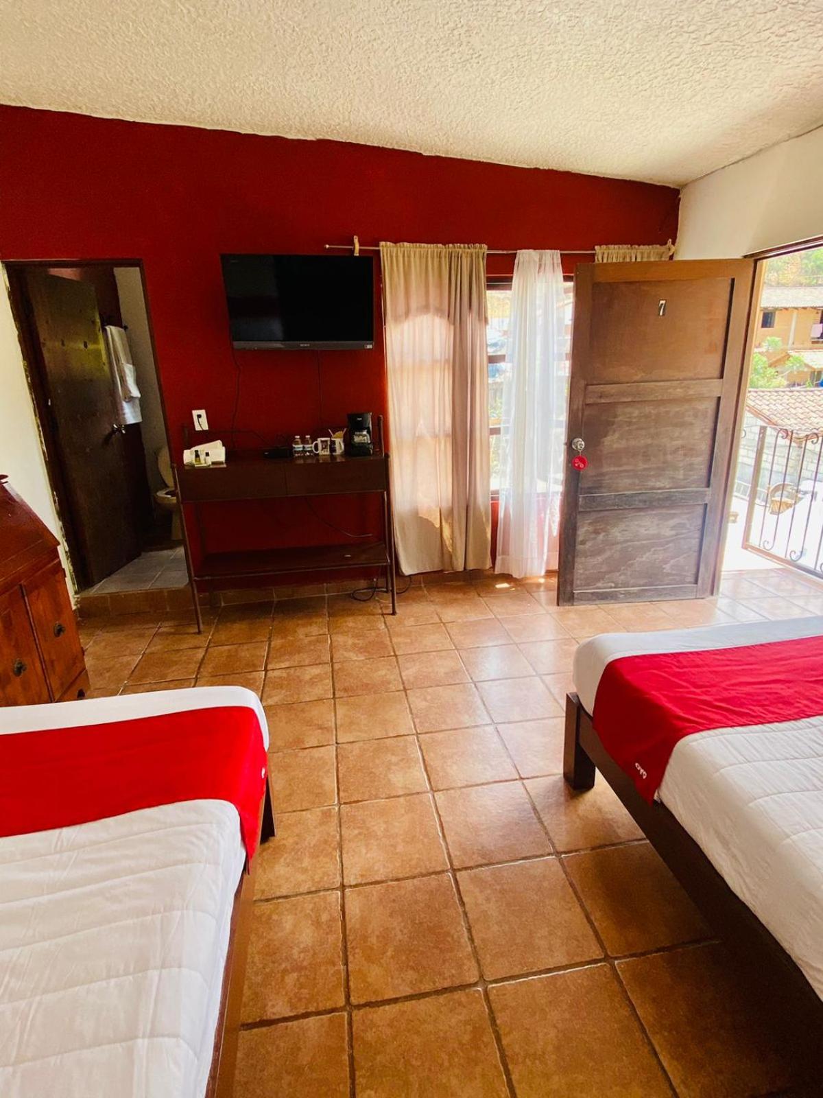 Double Room with Two Double Beds - Photo 4