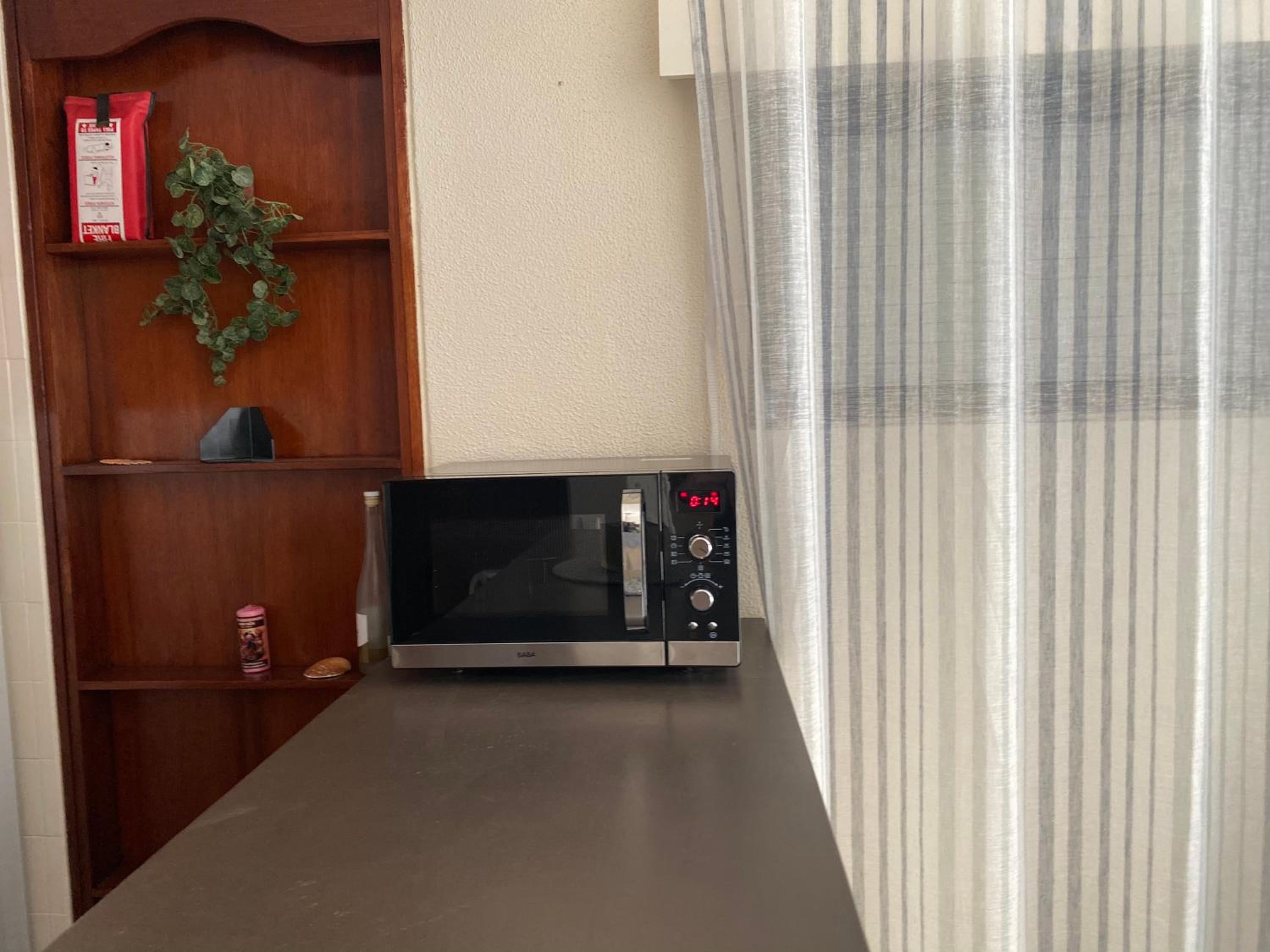 One-Bedroom Apartment - Photo 2