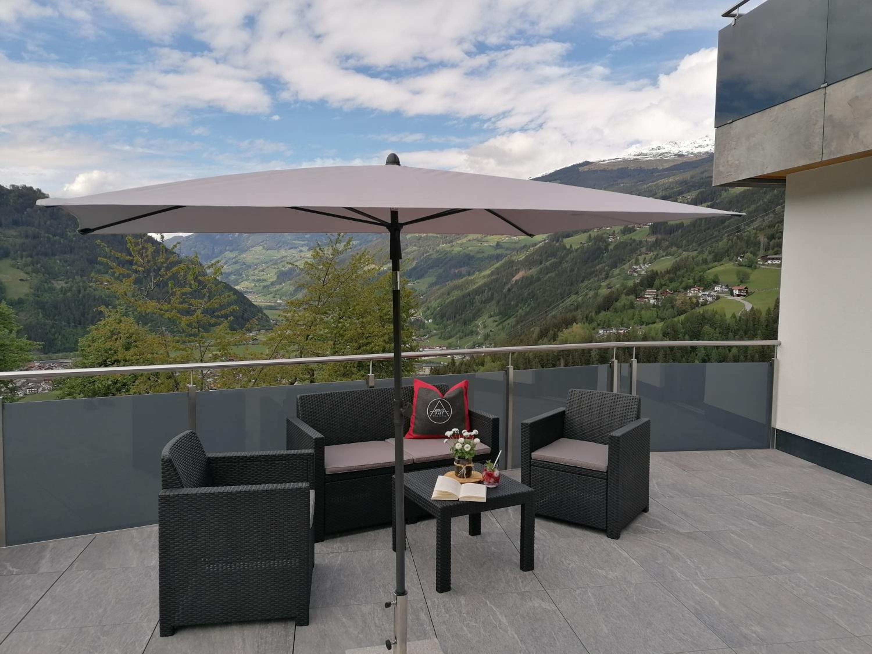 Apartment with Terrace - Photo 32