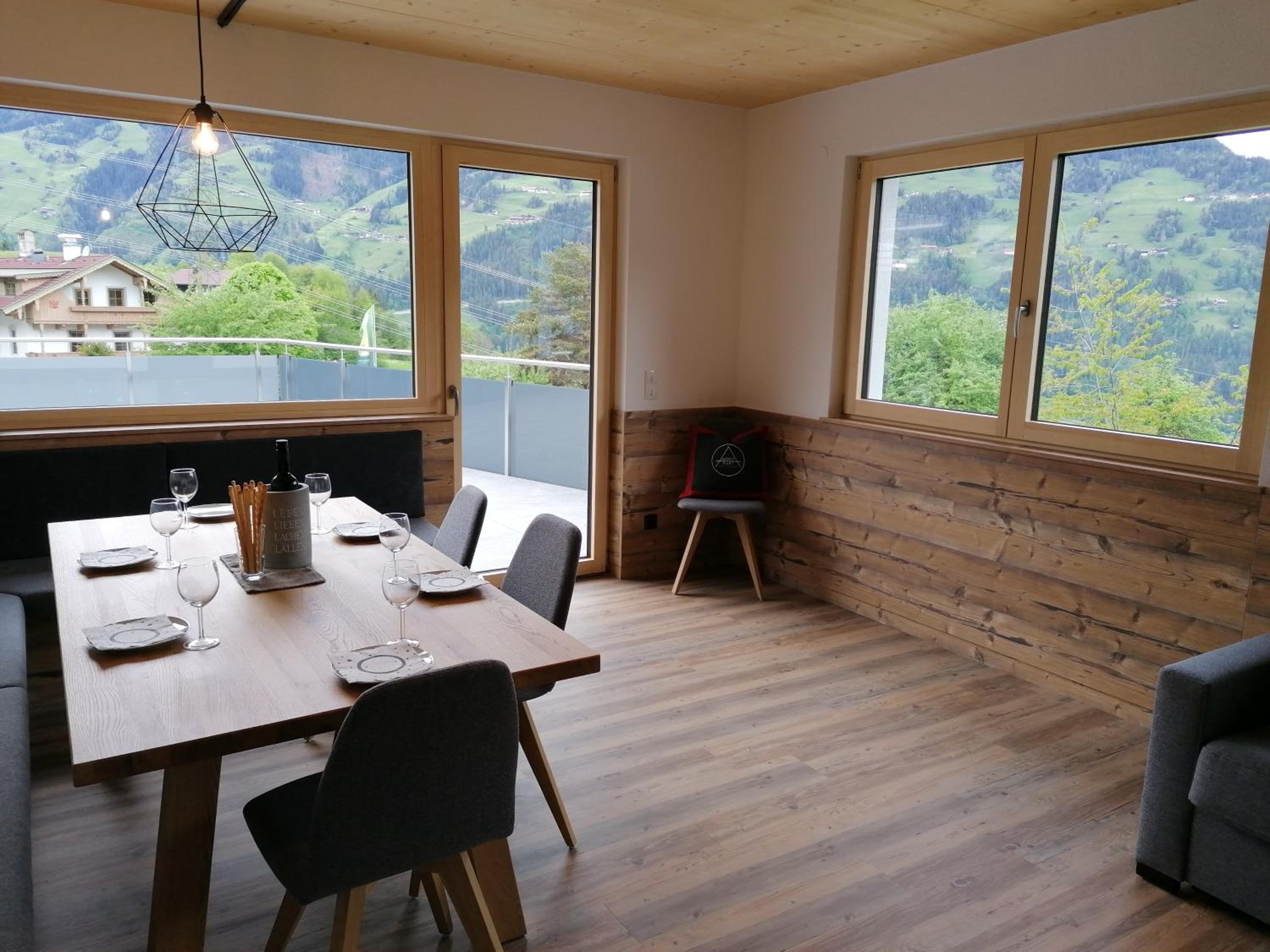 Apartment with Terrace - Photo 14