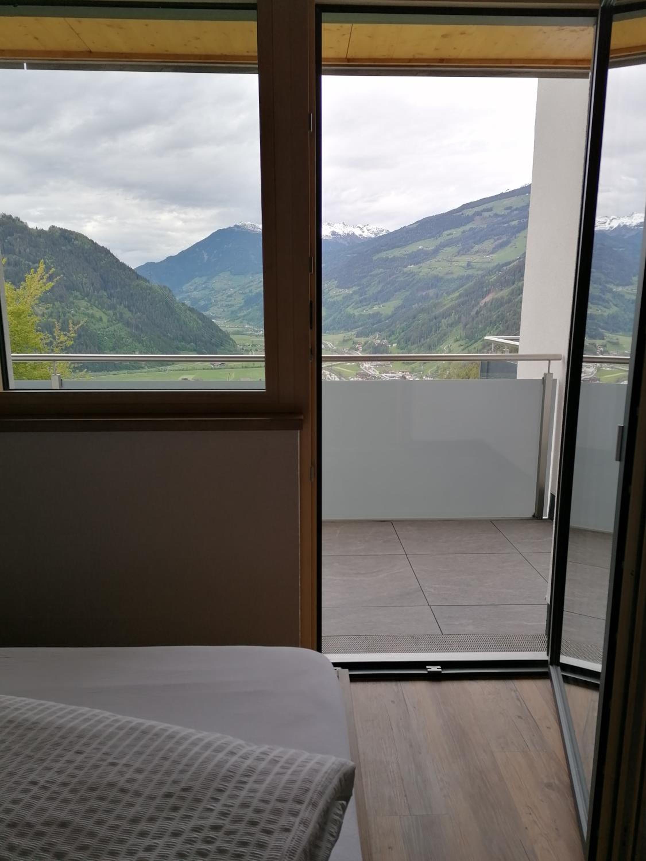 Apartment with Terrace - Photo 7