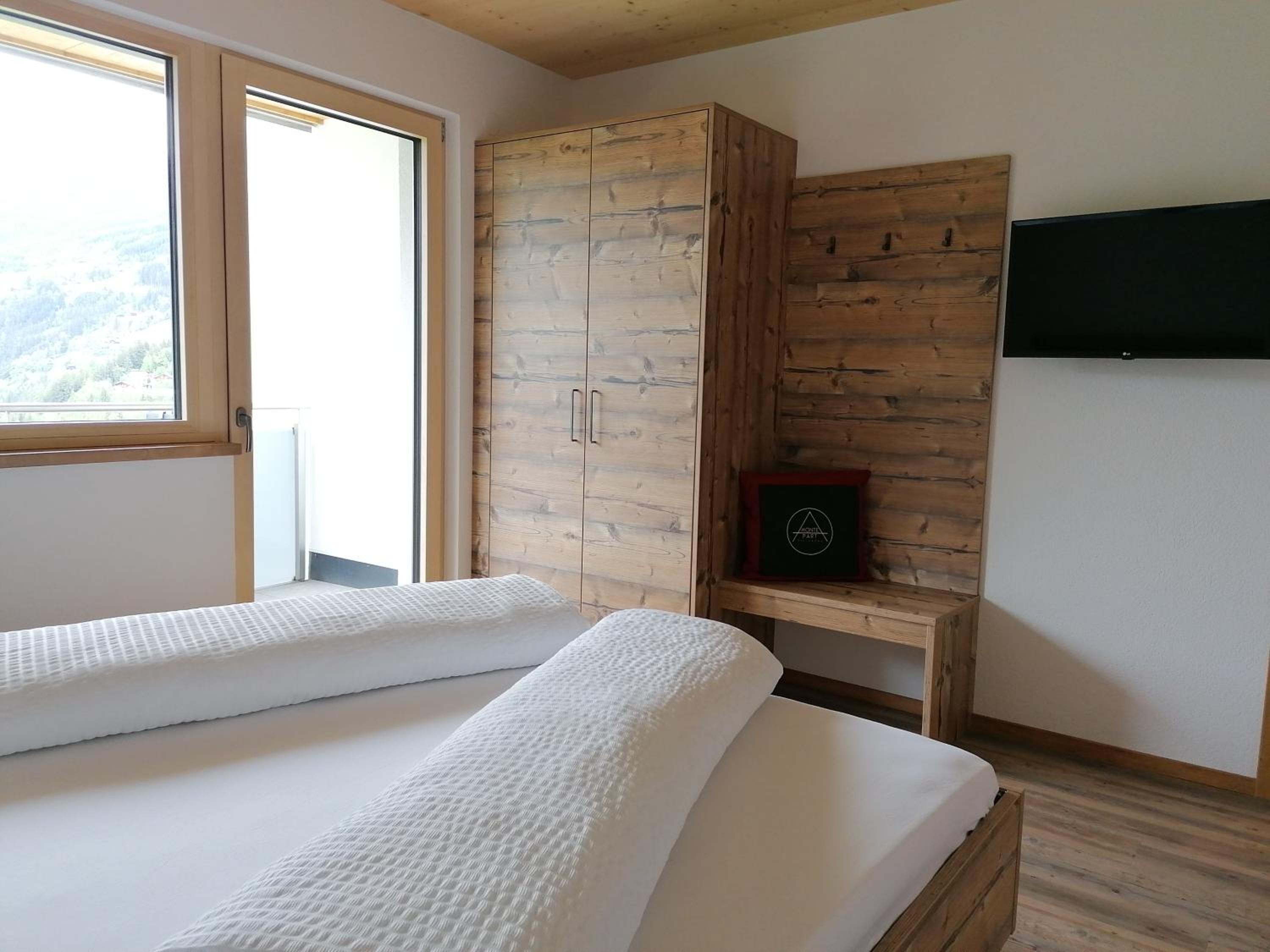Apartment with Terrace - Photo 3