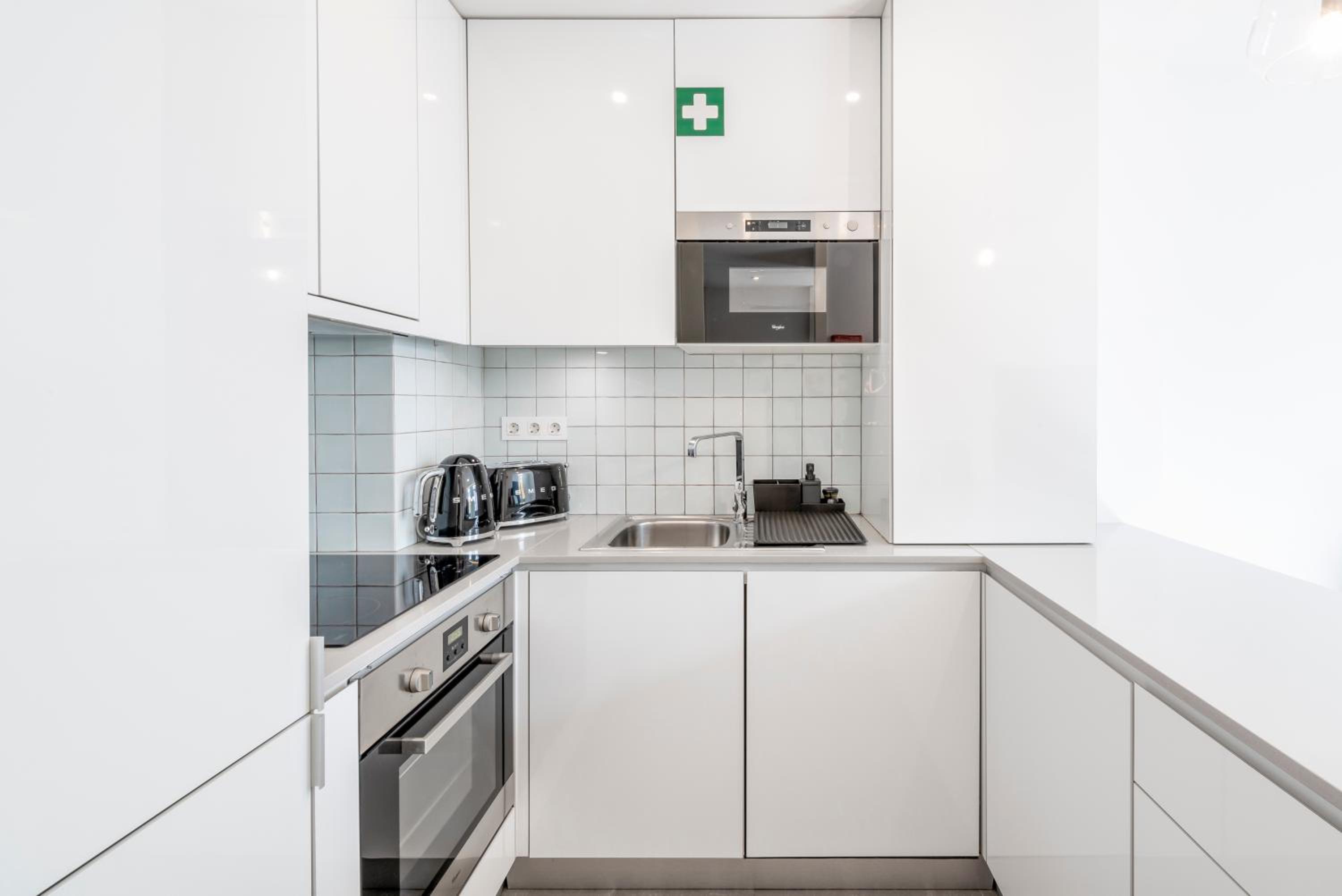 Premium One-Bedroom Apartment - Photo 8