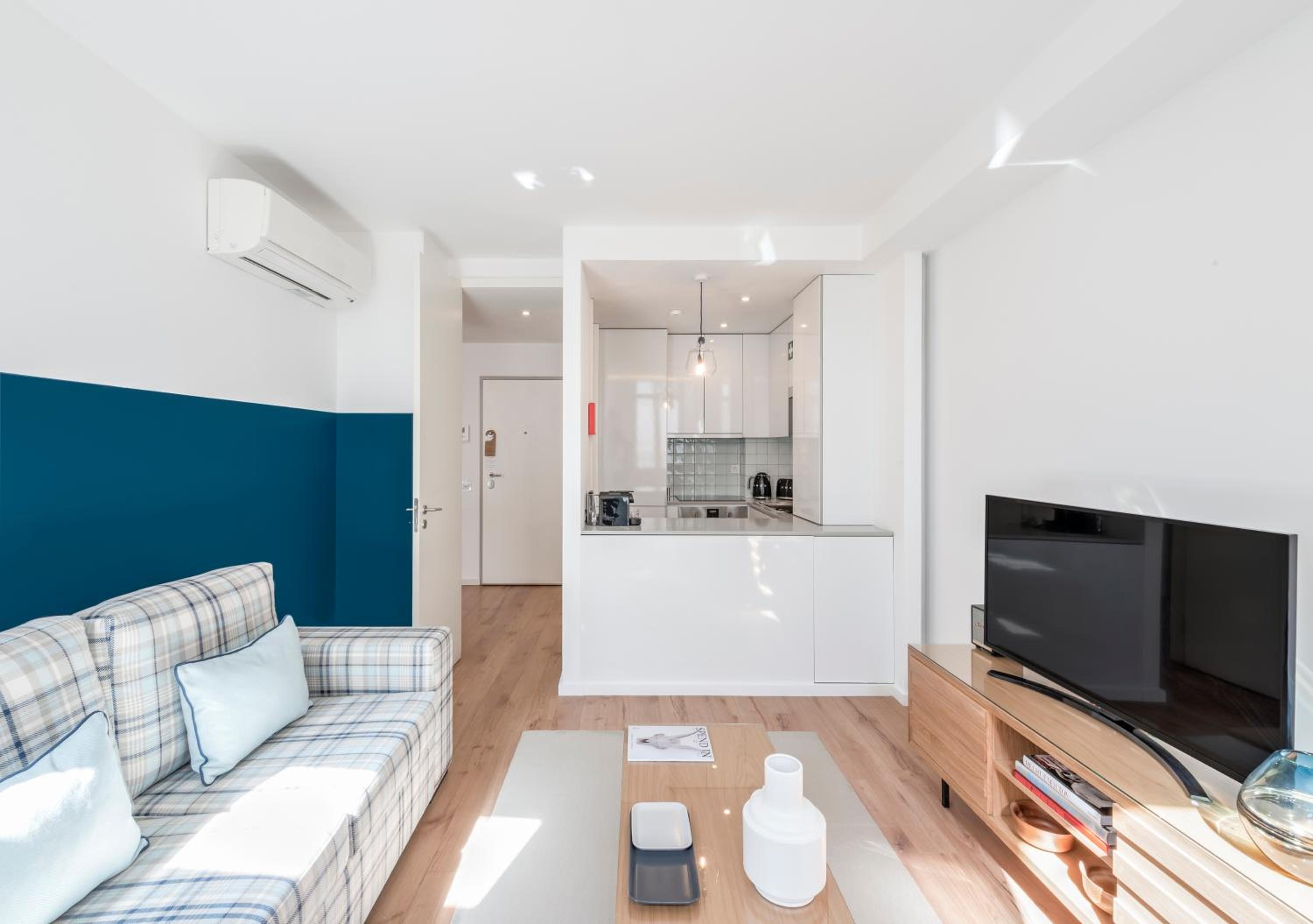 Premium One-Bedroom Apartment - Photo 11