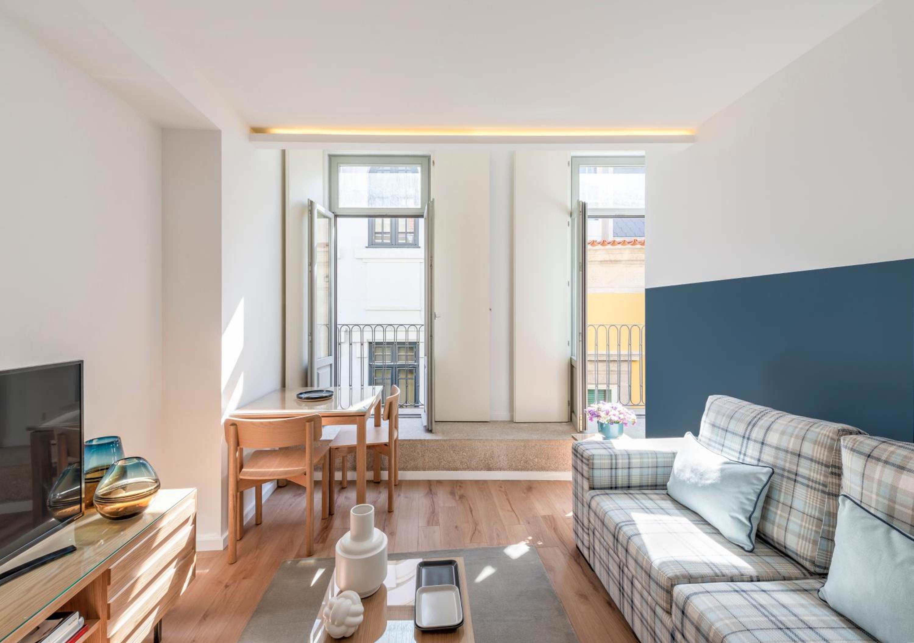 Premium One-Bedroom Apartment - Photo 2