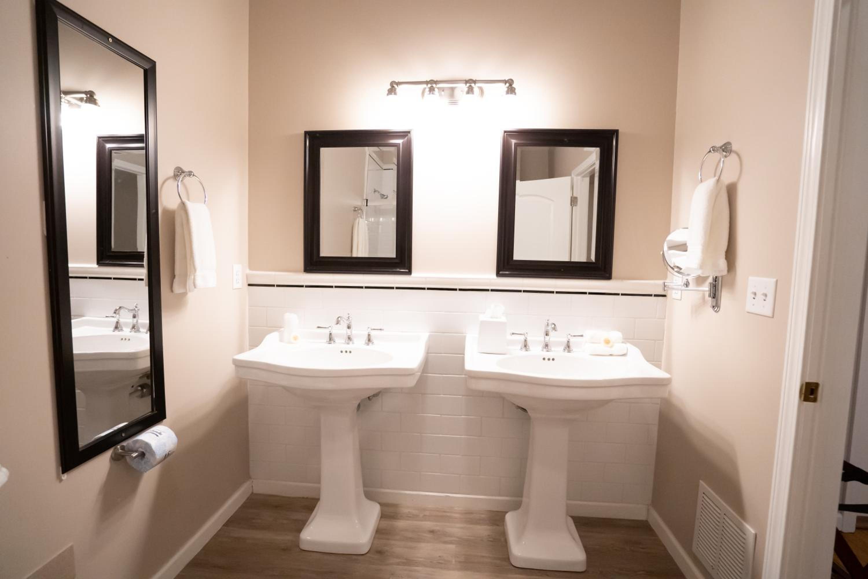 Deluxe Junior Suite - Photo 3