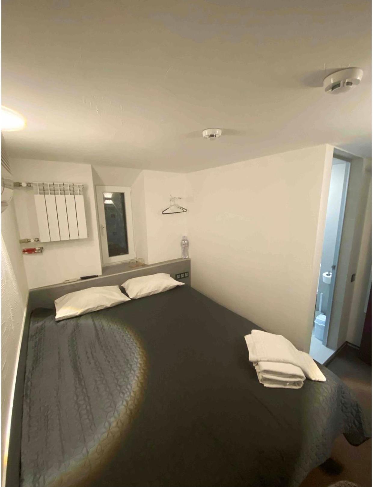 Small Double Room without Window