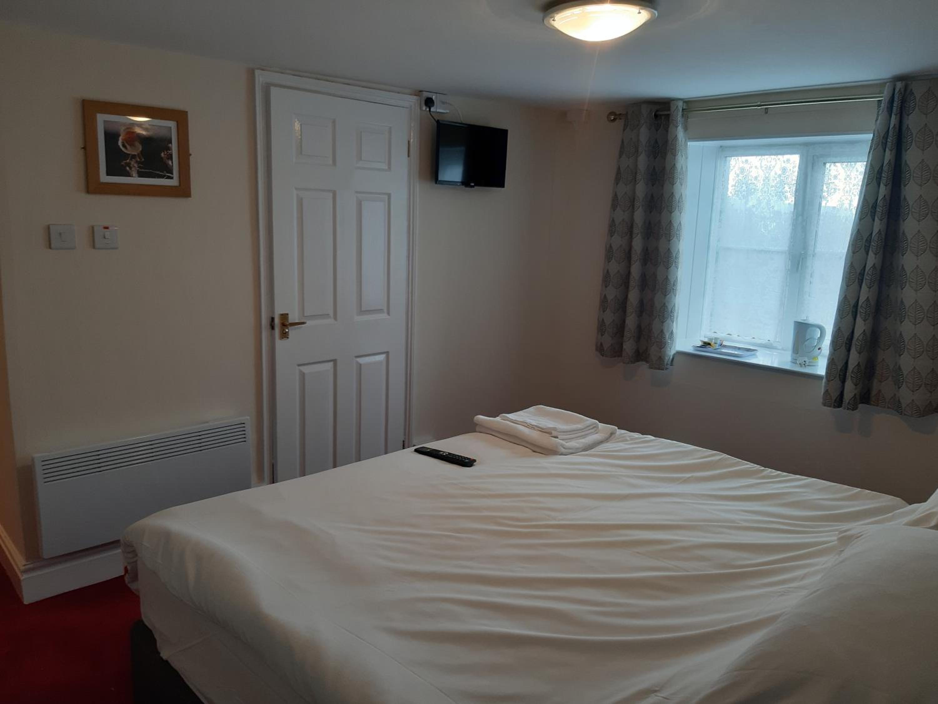 Double or Twin Room - Photo 2