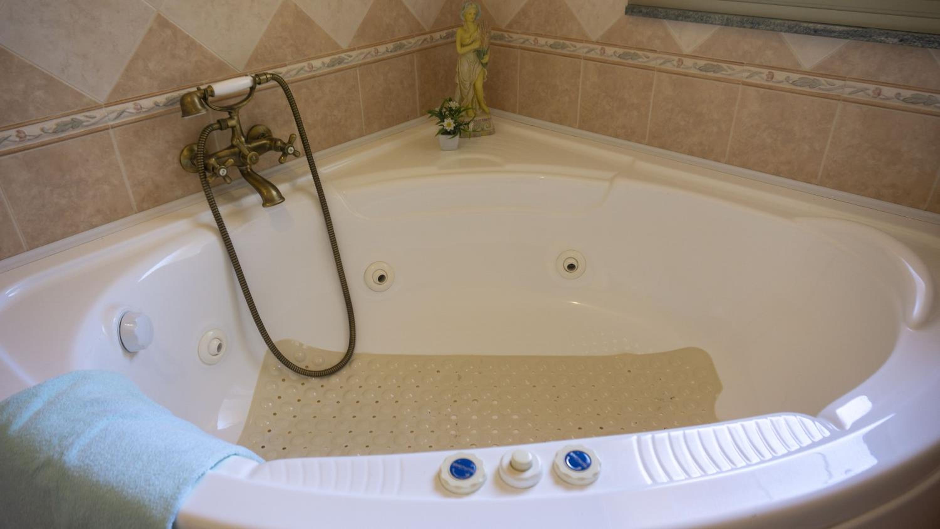 Double Room with Private Bathroom - Photo 14