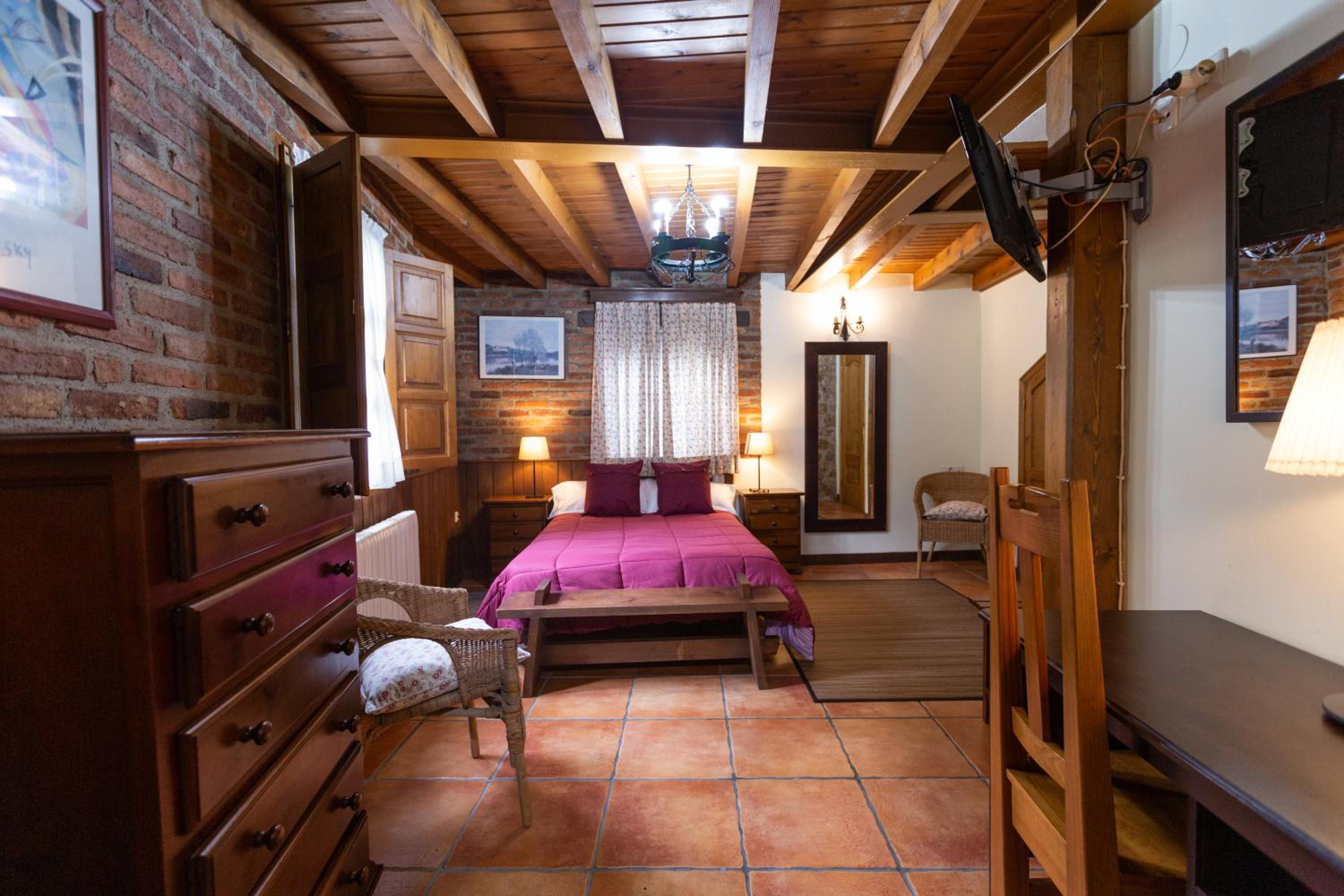 Double or Twin Room - Photo 29