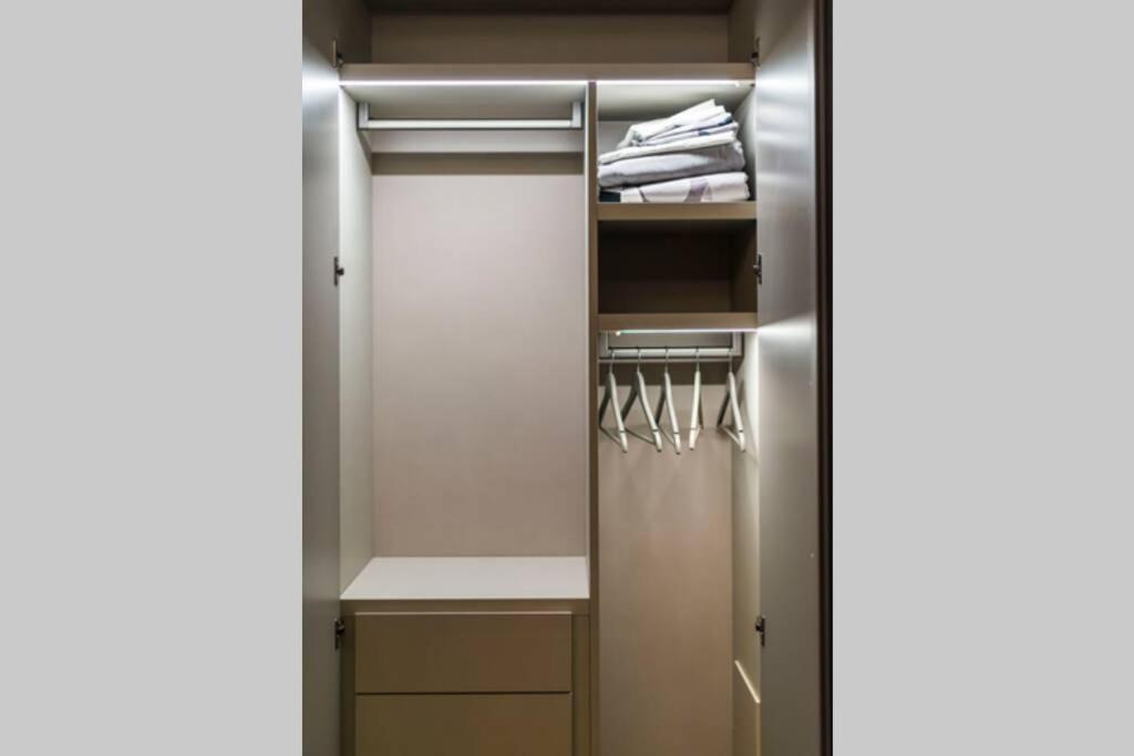 One-Bedroom Apartment - Photo 8