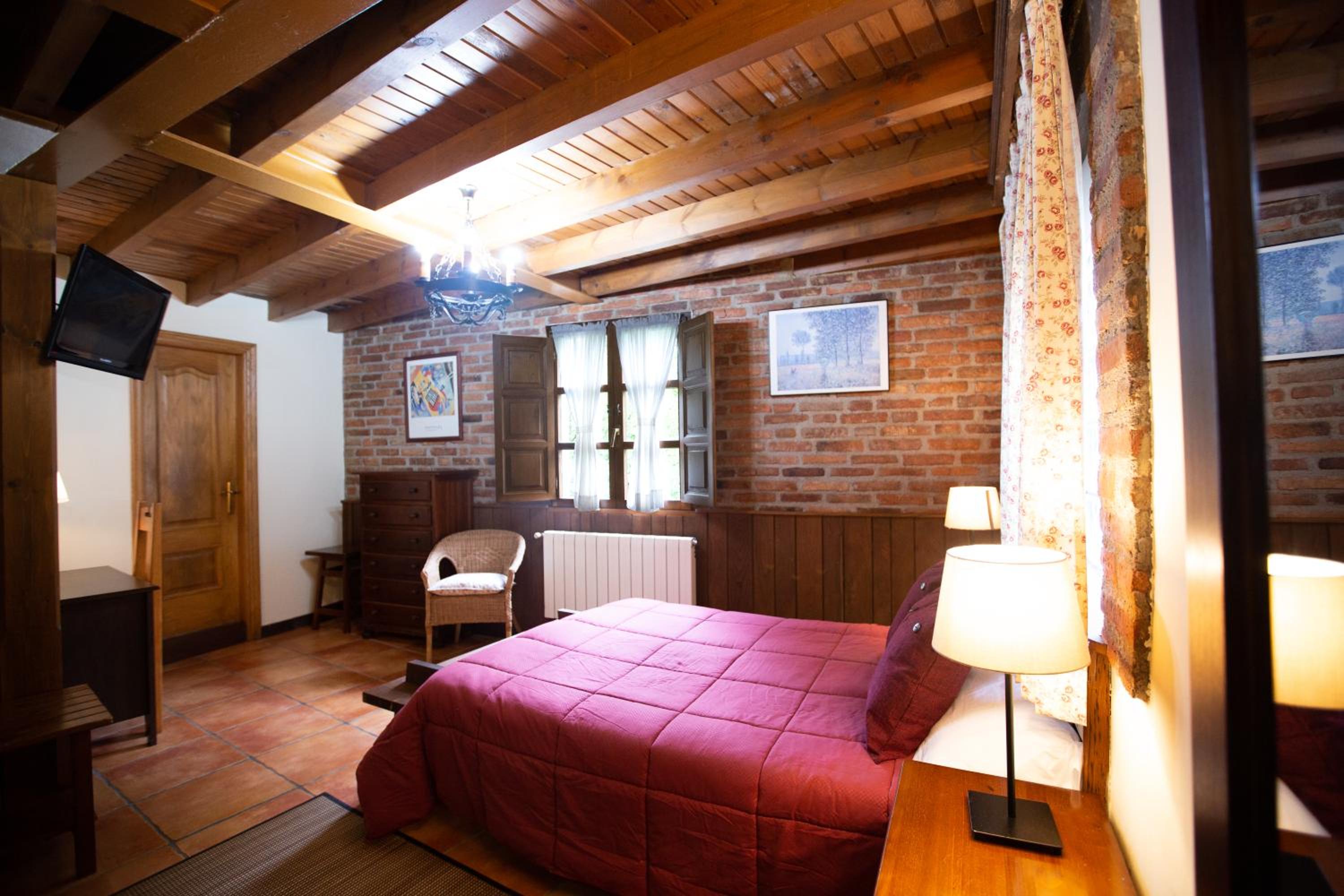 Double or Twin Room - Photo 31
