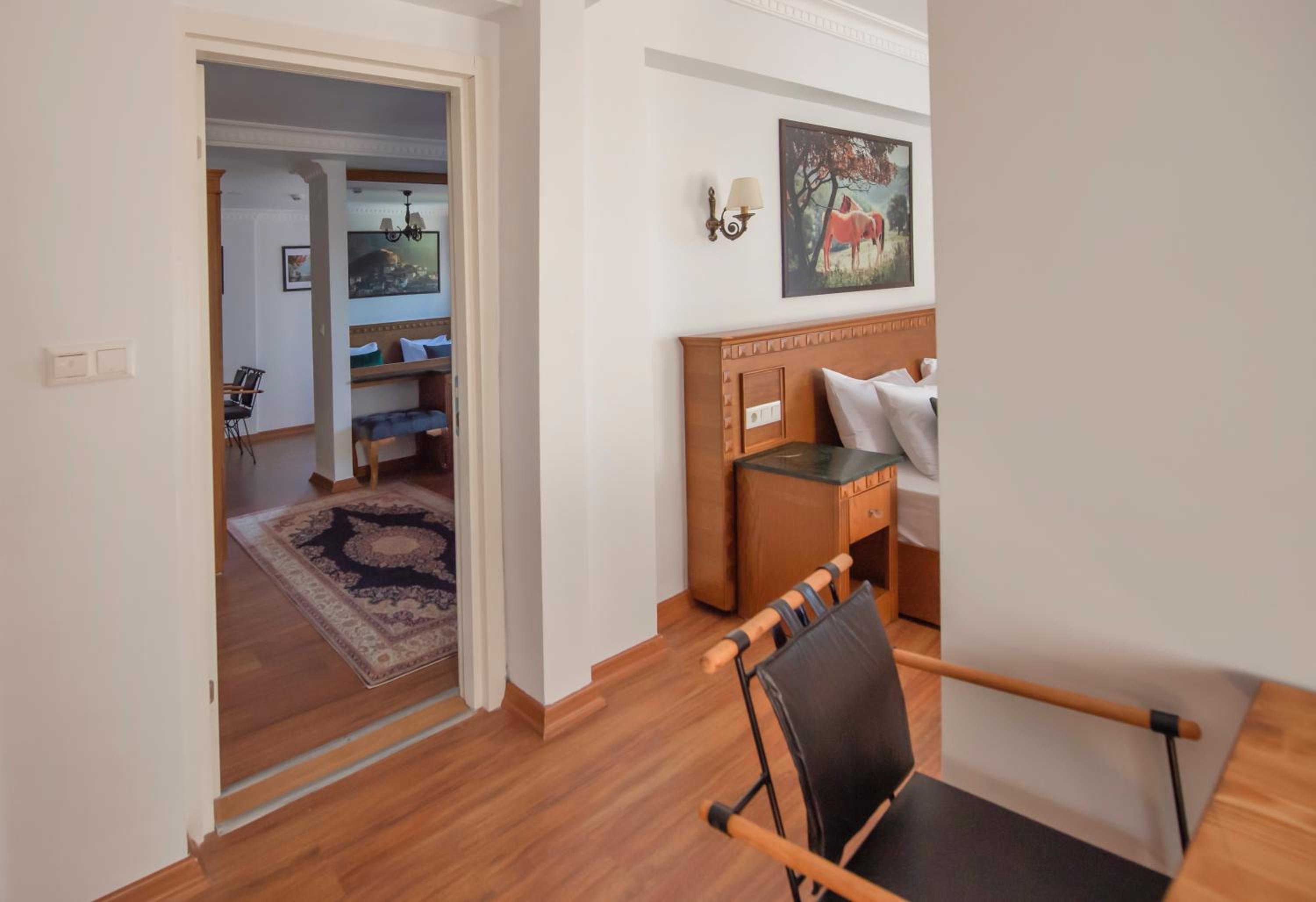 Three-Bedroom Apartment with Balcony photo 3