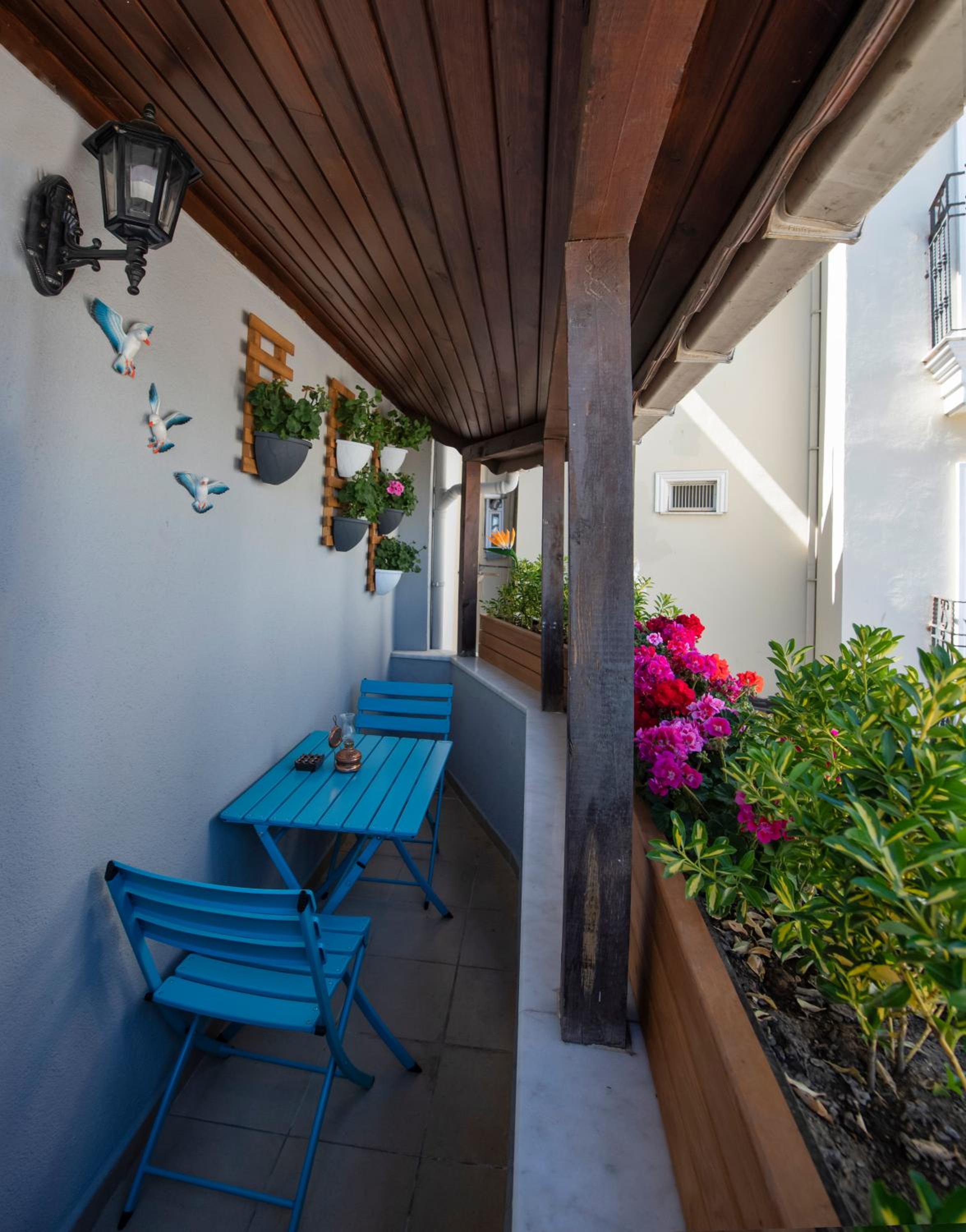 Two-Bedroom Apartment with Balcony and Sea View photo 3