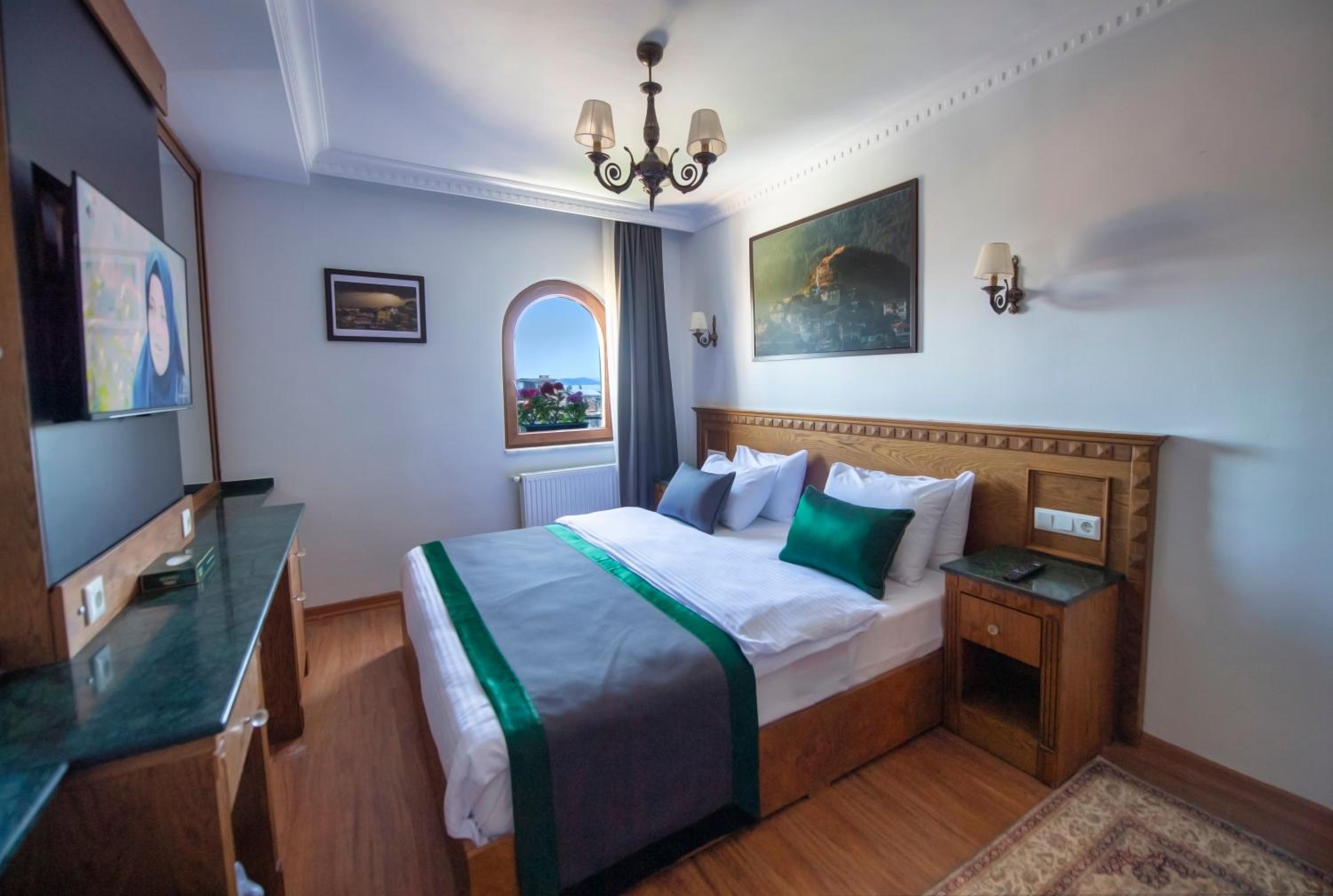 Two-Bedroom Apartment with Balcony and Sea View photo 1