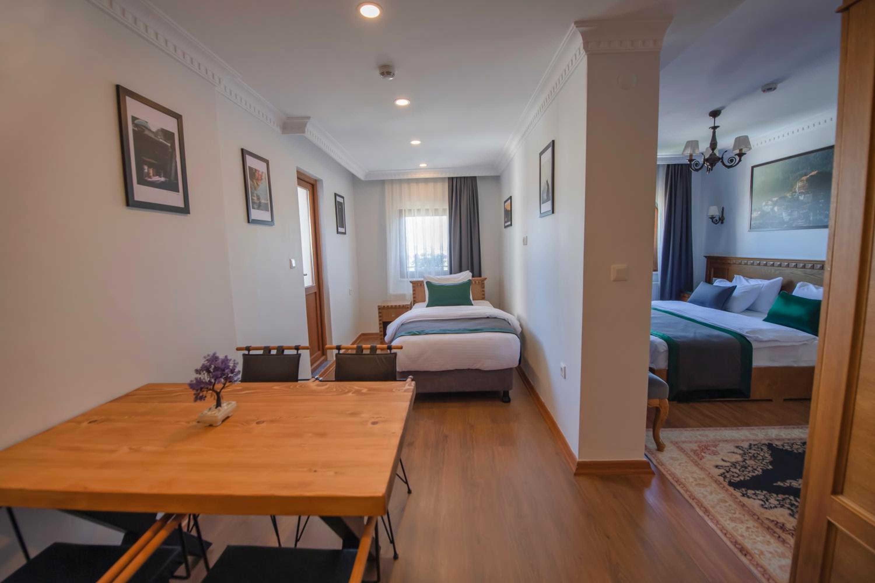 Two-Bedroom Apartment with Balcony and Sea View photo 3