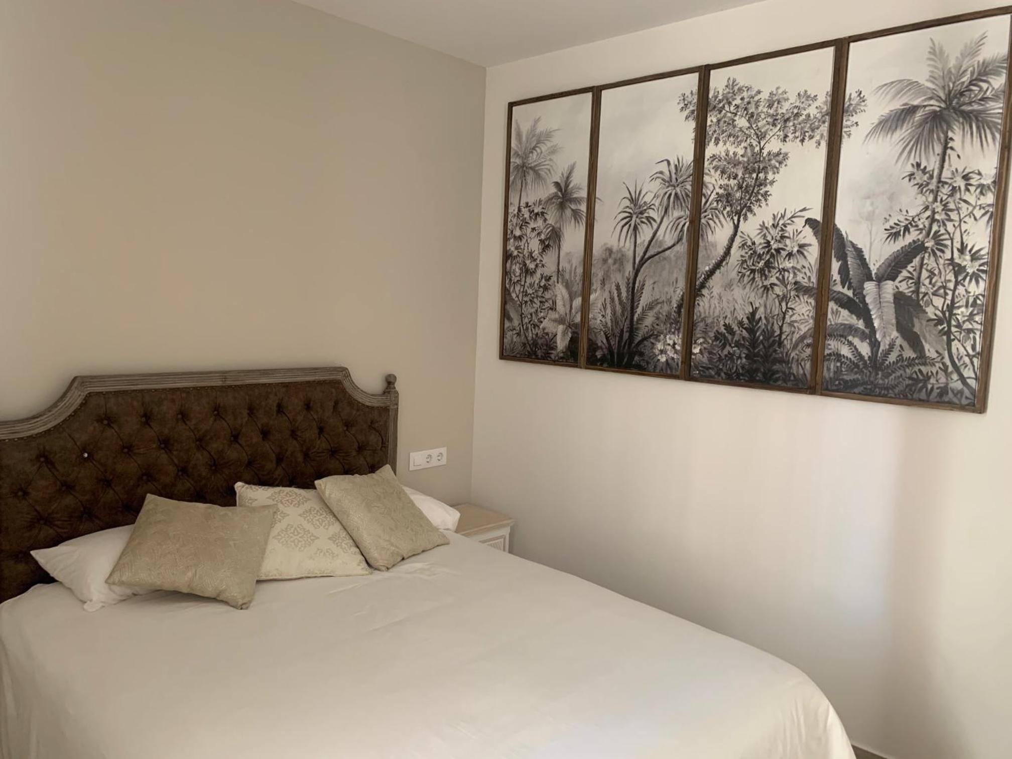 One-Bedroom Apartment - Photo 1