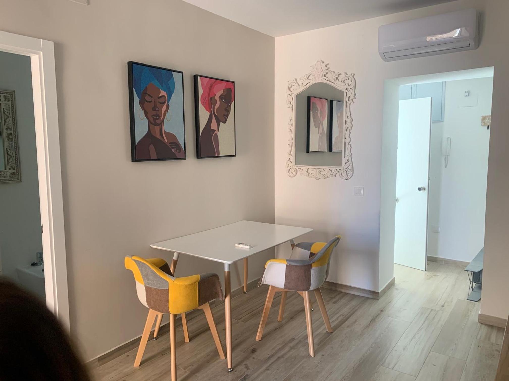 One-Bedroom Apartment - Photo 3