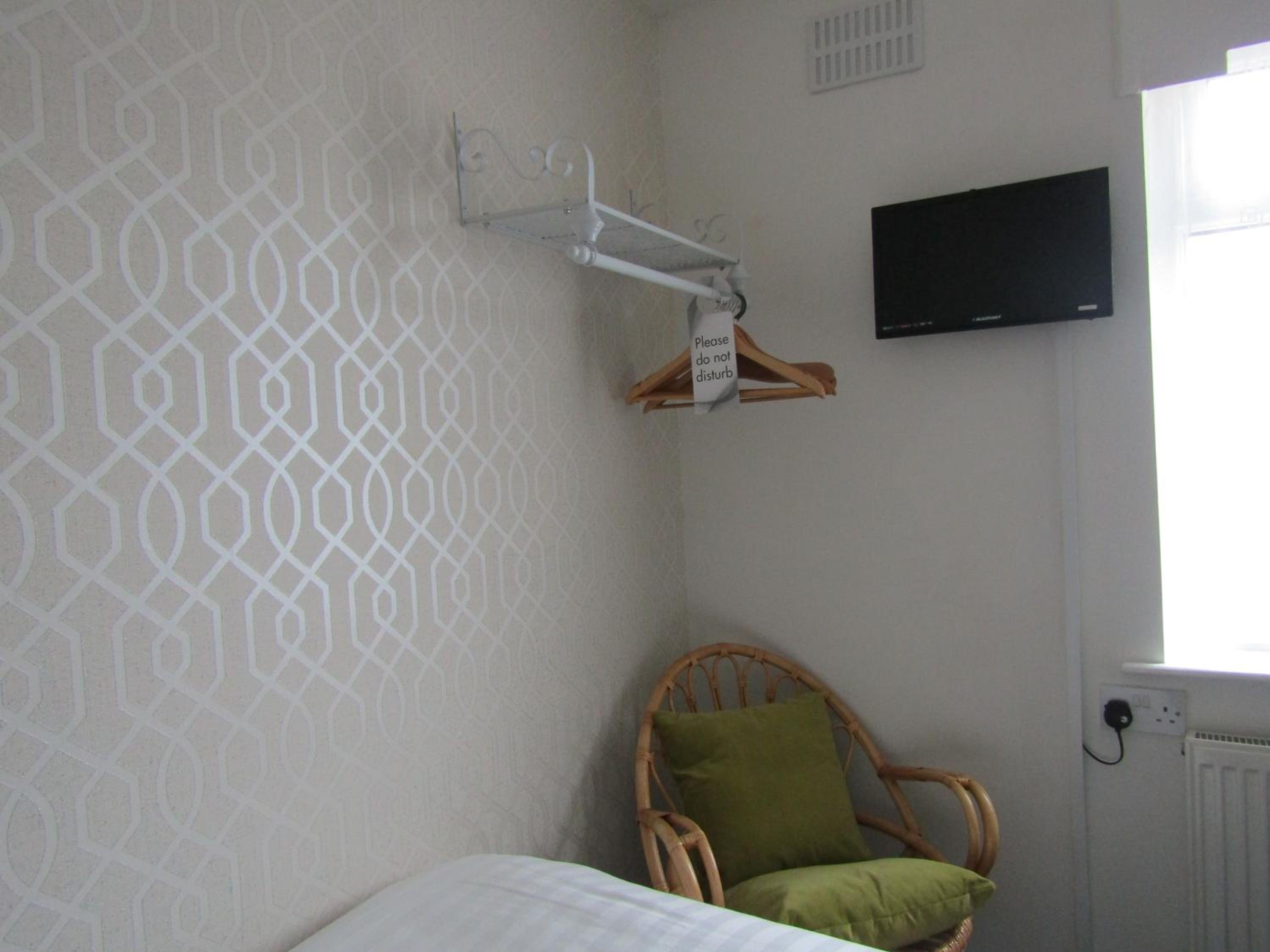 Single Room with Shared Shower and Toilet photo 3