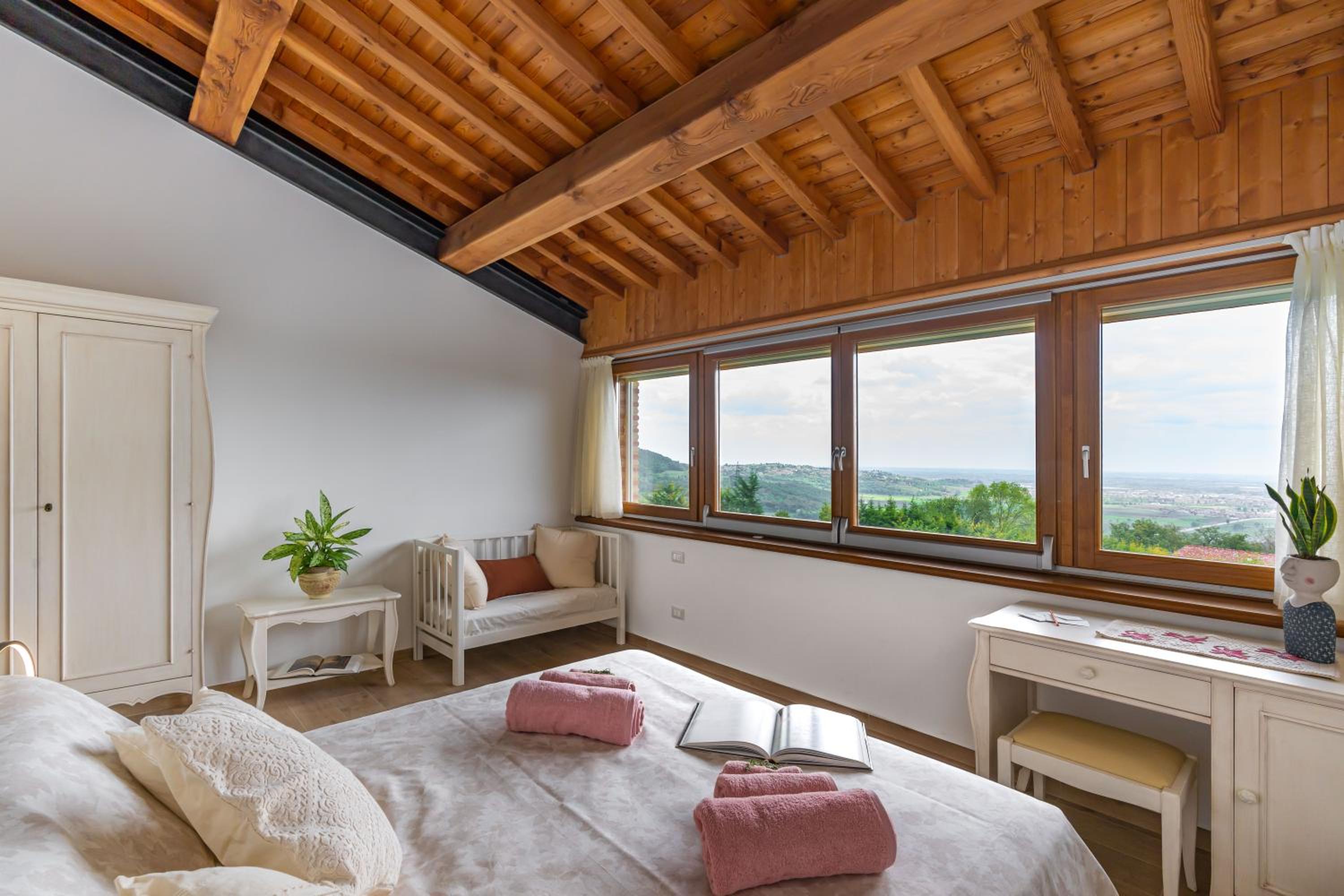 Double Room with Pool View - Photo 11